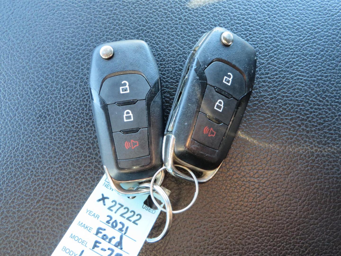 2021 White /BLACK Ford F-250 SD Lariat Crew Cab 4WD (1FT7W2BTXME) with an 6.7L V8 OHV 16V DIESEL engine, 6A transmission, located at 2630 Grass Valley Highway, Auburn, CA, 95603, (530) 508-5100, 38.937893, -121.095482 - Features a BDS level kit with Fox 2.0 shocks, 35" Toyo Open Country RT trail tires, 18" KMC IMS wheels, Weathertech Bug deflector and floor liners. - Photo#34