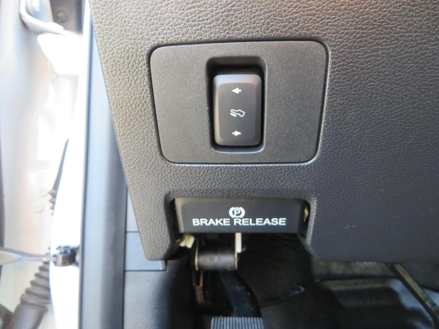 2021 White /BLACK Ford F-250 SD Lariat Crew Cab 4WD (1FT7W2BTXME) with an 6.7L V8 OHV 16V DIESEL engine, 6A transmission, located at 2630 Grass Valley Highway, Auburn, CA, 95603, (530) 508-5100, 38.937893, -121.095482 - Features a BDS level kit with Fox 2.0 shocks, 35" Toyo Open Country RT trail tires, 18" KMC IMS wheels, Weathertech Bug deflector and floor liners. - Photo#39