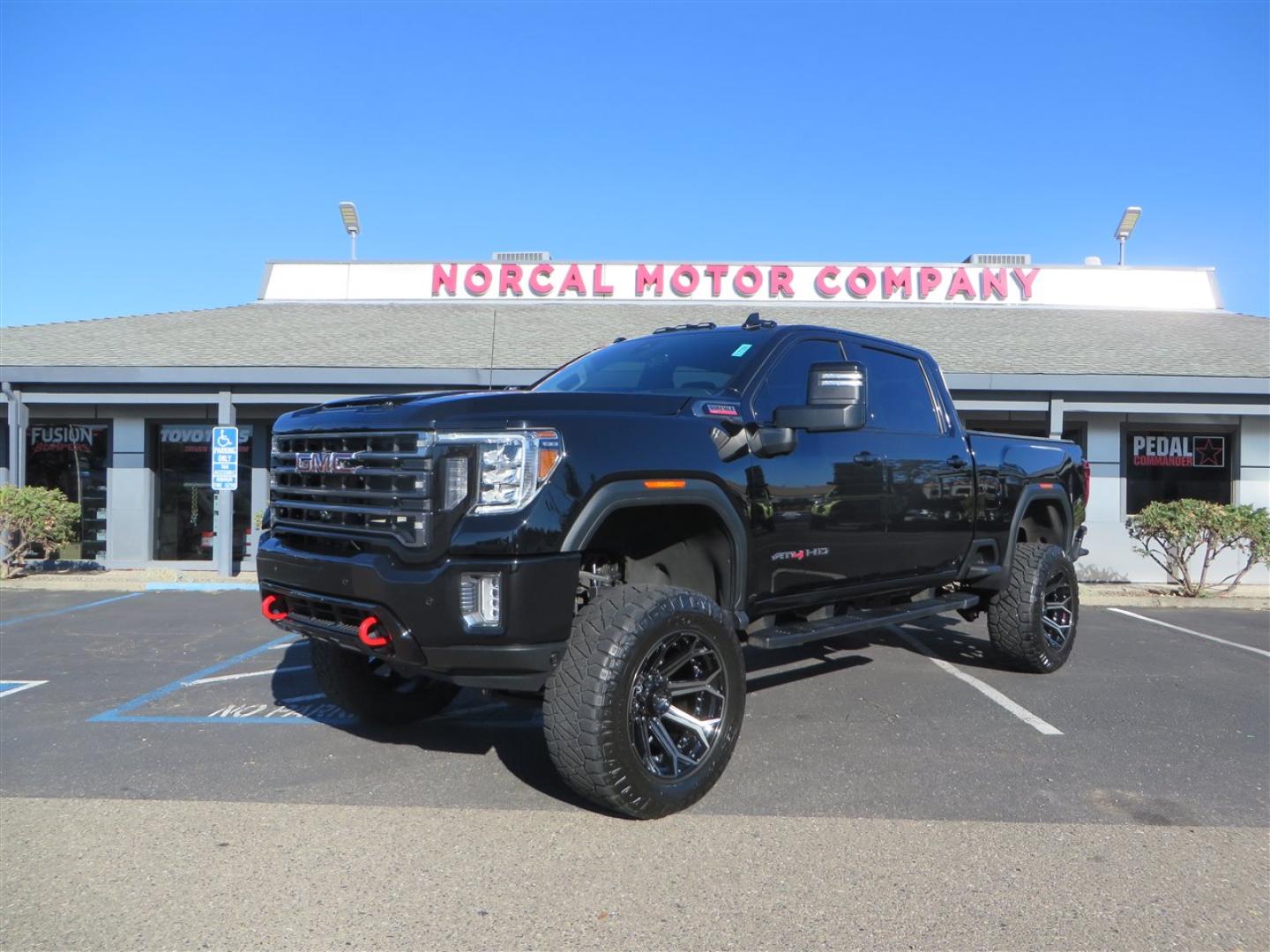 2021 BLACK /BLACK GMC Sierra 2500HD AT4 Crew Cab 4WD (1GT49PEY3MF) with an 6.6L V8 OHV 16 DIESEL engine, 6A transmission, located at 2630 Grass Valley Highway, Auburn, CA, 95603, (530) 508-5100, 38.937893, -121.095482 - Features a RC 7'' suspension system, 37'' Nitto Ridge Grappler tires, 22'' 4 Play wheels, Airlift helper bags with compressor, soft folding tonneau cover, and window tint. - Photo#0