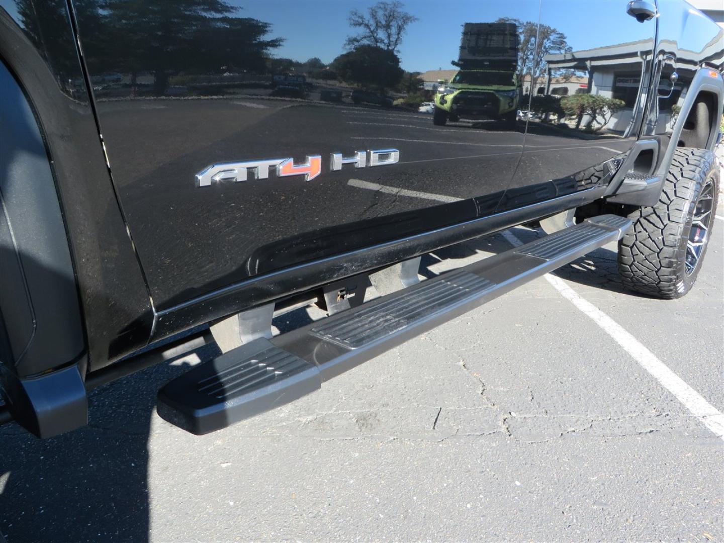 2021 BLACK /BLACK GMC Sierra 2500HD AT4 Crew Cab 4WD (1GT49PEY3MF) with an 6.6L V8 OHV 16 DIESEL engine, 6A transmission, located at 2630 Grass Valley Highway, Auburn, CA, 95603, (530) 508-5100, 38.937893, -121.095482 - Features a RC 7'' suspension system, 37'' Nitto Ridge Grappler tires, 22'' 4 Play wheels, Airlift helper bags with compressor, soft folding tonneau cover, and window tint. - Photo#10