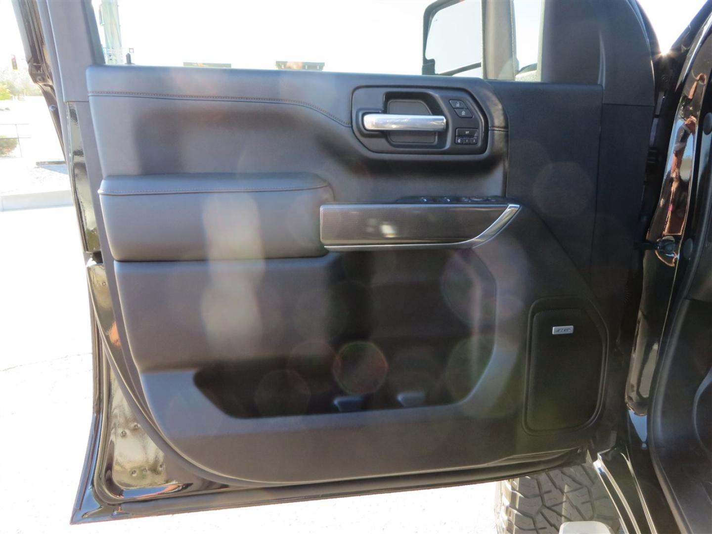 2021 BLACK /BLACK GMC Sierra 2500HD AT4 Crew Cab 4WD (1GT49PEY3MF) with an 6.6L V8 OHV 16 DIESEL engine, 6A transmission, located at 2630 Grass Valley Highway, Auburn, CA, 95603, (530) 508-5100, 38.937893, -121.095482 - Features a RC 7'' suspension system, 37'' Nitto Ridge Grappler tires, 22'' 4 Play wheels, Airlift helper bags with compressor, soft folding tonneau cover, and window tint. - Photo#20