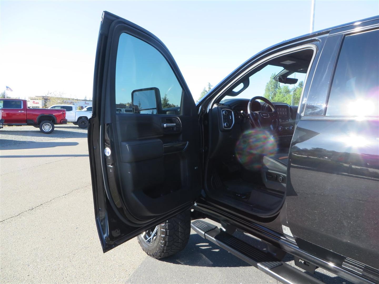 2021 BLACK /BLACK GMC Sierra 2500HD AT4 Crew Cab 4WD (1GT49PEY3MF) with an 6.6L V8 OHV 16 DIESEL engine, 6A transmission, located at 2630 Grass Valley Highway, Auburn, CA, 95603, (530) 508-5100, 38.937893, -121.095482 - Features a RC 7'' suspension system, 37'' Nitto Ridge Grappler tires, 22'' 4 Play wheels, Airlift helper bags with compressor, soft folding tonneau cover, and window tint. - Photo#19