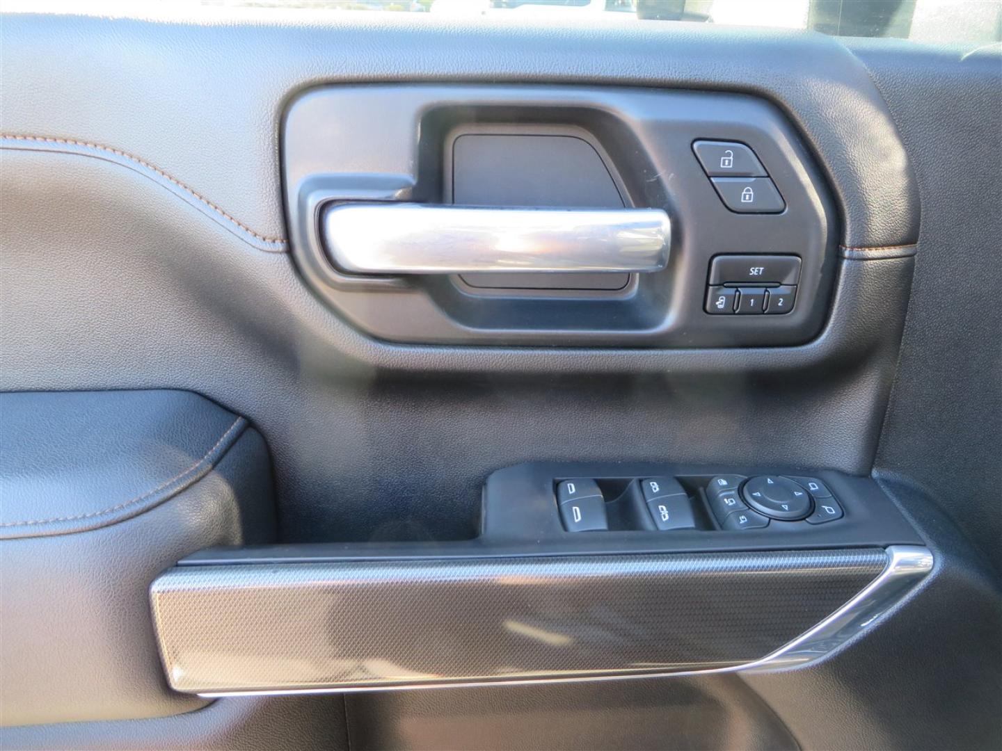 2021 BLACK /BLACK GMC Sierra 2500HD AT4 Crew Cab 4WD (1GT49PEY3MF) with an 6.6L V8 OHV 16 DIESEL engine, 6A transmission, located at 2630 Grass Valley Highway, Auburn, CA, 95603, (530) 508-5100, 38.937893, -121.095482 - Features a RC 7'' suspension system, 37'' Nitto Ridge Grappler tires, 22'' 4 Play wheels, Airlift helper bags with compressor, soft folding tonneau cover, and window tint. - Photo#21