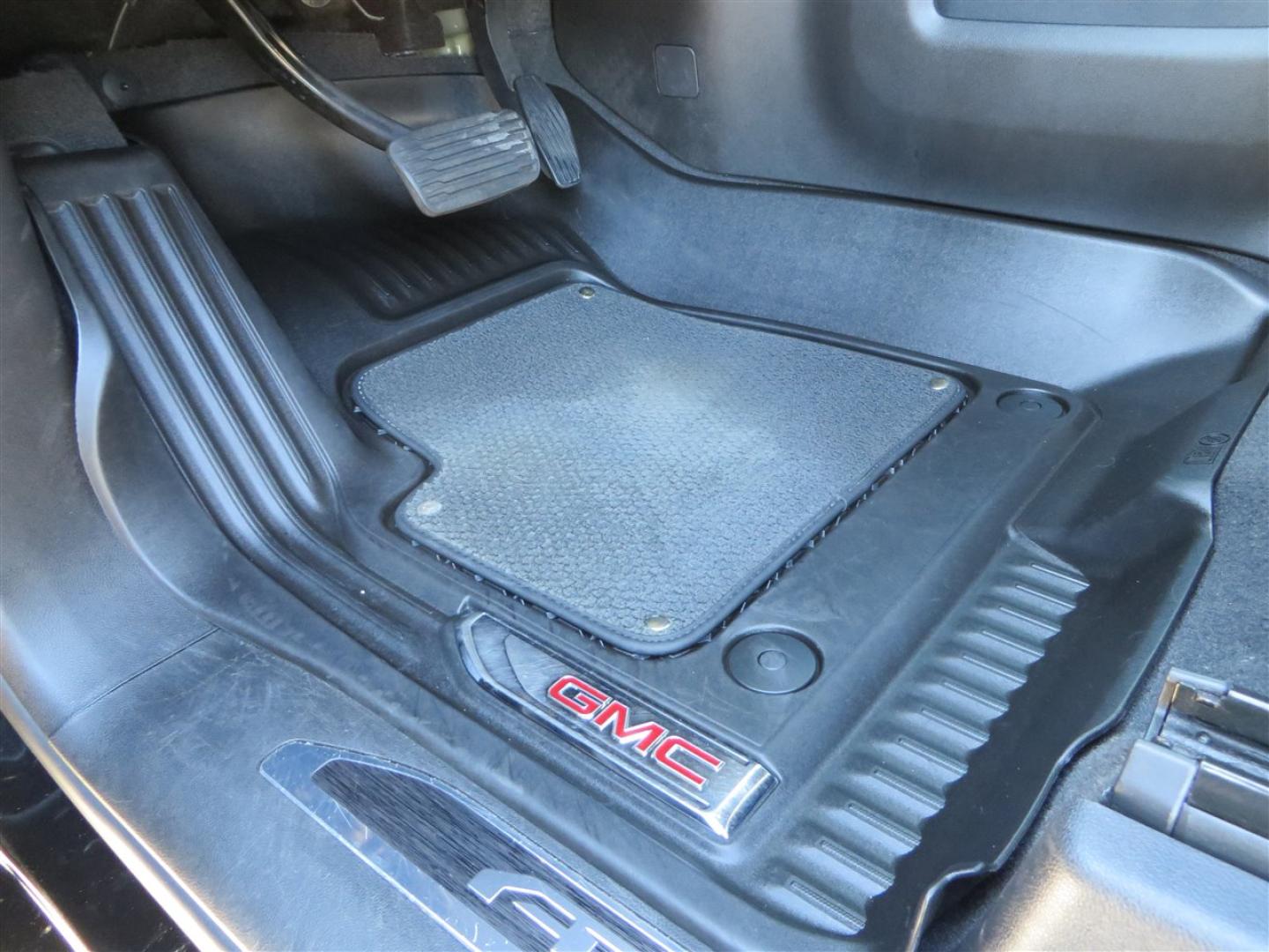 2021 BLACK /BLACK GMC Sierra 2500HD AT4 Crew Cab 4WD (1GT49PEY3MF) with an 6.6L V8 OHV 16 DIESEL engine, 6A transmission, located at 2630 Grass Valley Highway, Auburn, CA, 95603, (530) 508-5100, 38.937893, -121.095482 - Features a RC 7'' suspension system, 37'' Nitto Ridge Grappler tires, 22'' 4 Play wheels, Airlift helper bags with compressor, soft folding tonneau cover, and window tint. - Photo#27