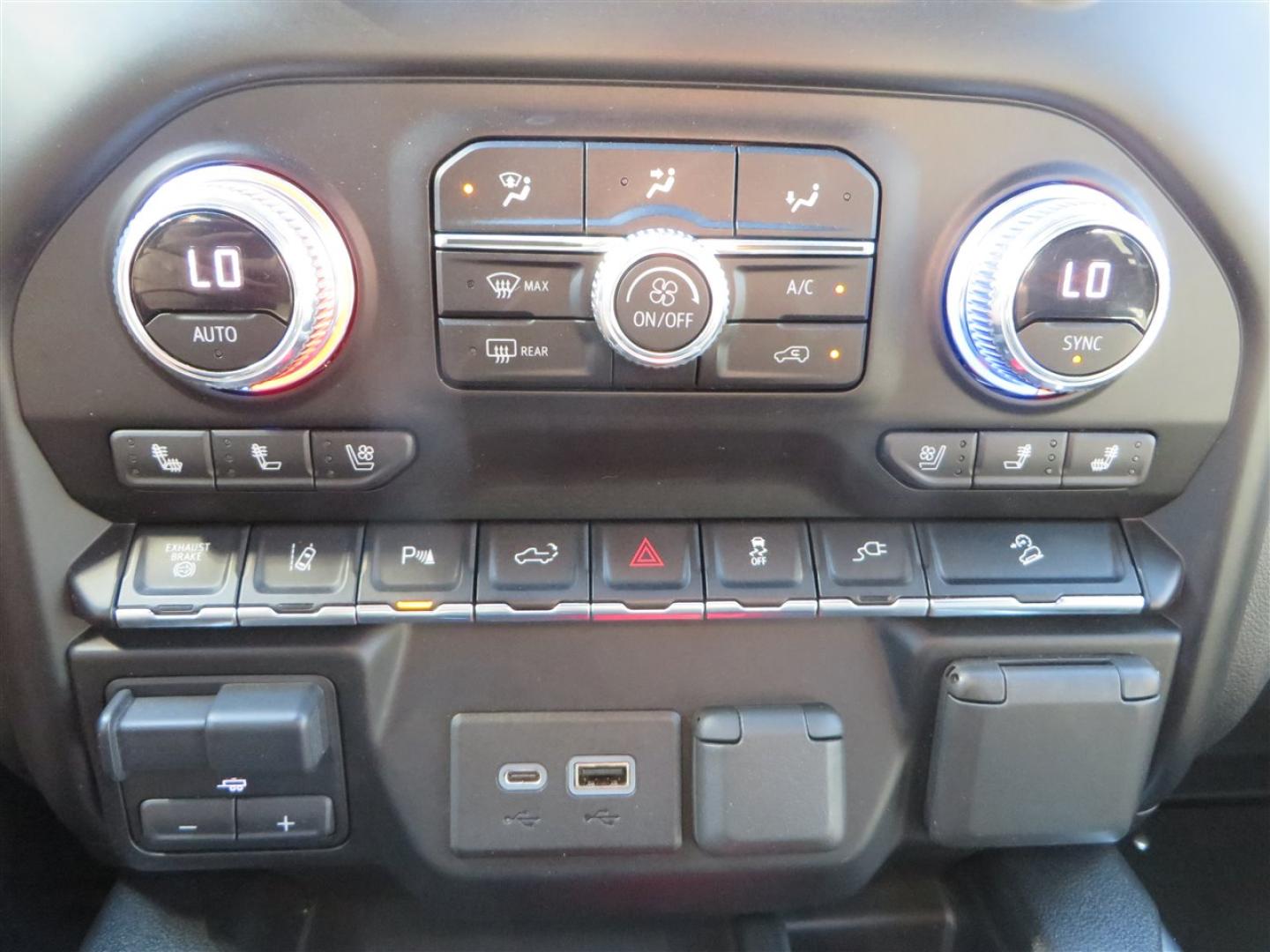 2021 BLACK /BLACK GMC Sierra 2500HD AT4 Crew Cab 4WD (1GT49PEY3MF) with an 6.6L V8 OHV 16 DIESEL engine, 6A transmission, located at 2630 Grass Valley Highway, Auburn, CA, 95603, (530) 508-5100, 38.937893, -121.095482 - Features a RC 7'' suspension system, 37'' Nitto Ridge Grappler tires, 22'' 4 Play wheels, Airlift helper bags with compressor, soft folding tonneau cover, and window tint. - Photo#34