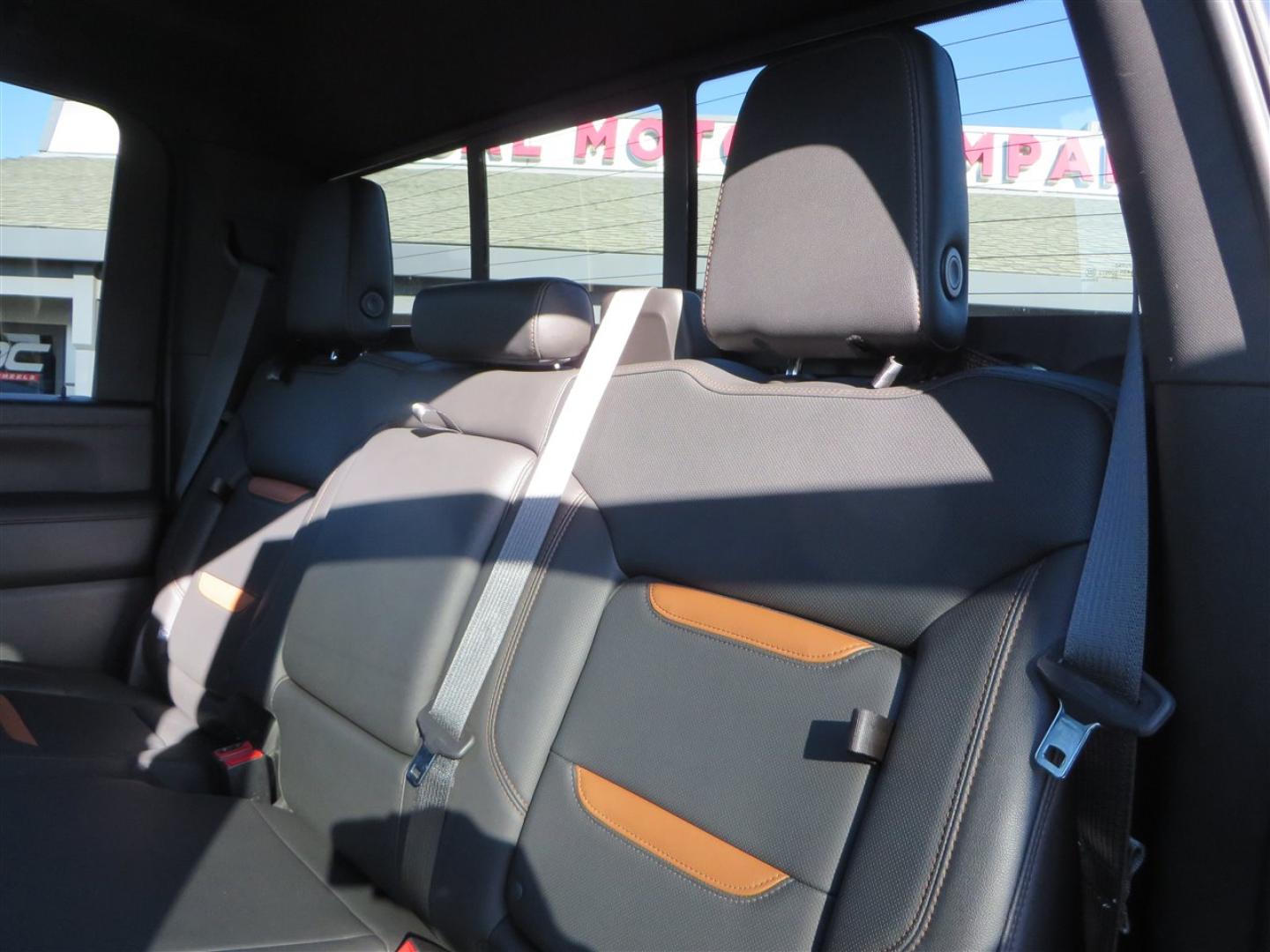 2021 BLACK /BLACK GMC Sierra 2500HD AT4 Crew Cab 4WD (1GT49PEY3MF) with an 6.6L V8 OHV 16 DIESEL engine, 6A transmission, located at 2630 Grass Valley Highway, Auburn, CA, 95603, (530) 508-5100, 38.937893, -121.095482 - Features a RC 7'' suspension system, 37'' Nitto Ridge Grappler tires, 22'' 4 Play wheels, Airlift helper bags with compressor, soft folding tonneau cover, and window tint. - Photo#50