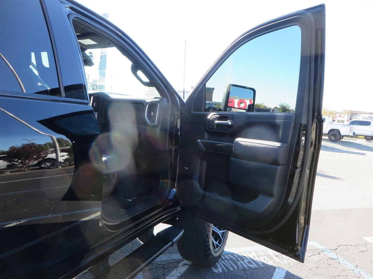 2021 BLACK /BLACK GMC Sierra 2500HD AT4 Crew Cab 4WD (1GT49PEY3MF) with an 6.6L V8 OHV 16 DIESEL engine, 6A transmission, located at 2630 Grass Valley Highway, Auburn, CA, 95603, (530) 508-5100, 38.937893, -121.095482 - Features a RC 7'' suspension system, 37'' Nitto Ridge Grappler tires, 22'' 4 Play wheels, Airlift helper bags with compressor, soft folding tonneau cover, and window tint. - Photo#54