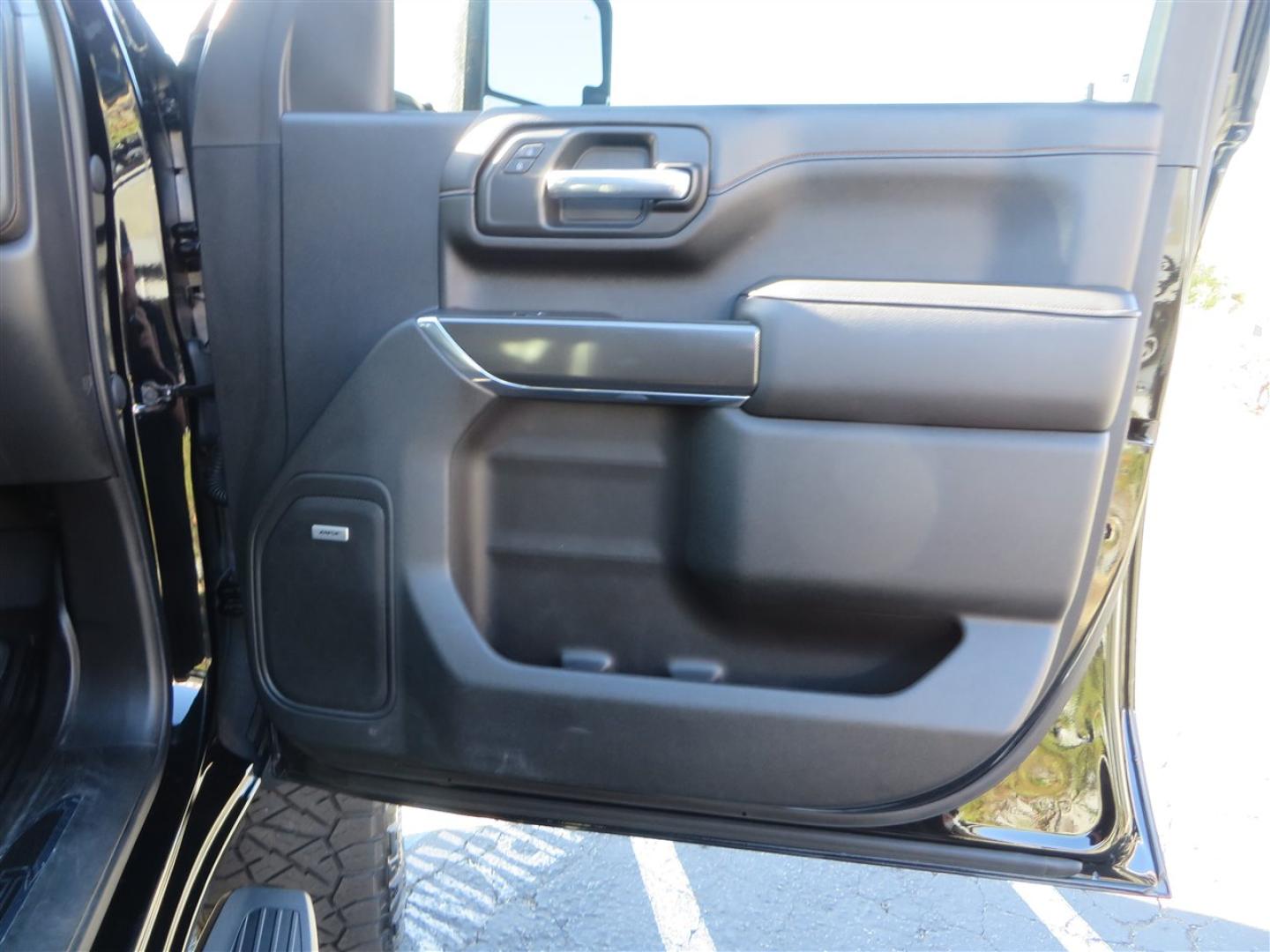 2021 BLACK /BLACK GMC Sierra 2500HD AT4 Crew Cab 4WD (1GT49PEY3MF) with an 6.6L V8 OHV 16 DIESEL engine, 6A transmission, located at 2630 Grass Valley Highway, Auburn, CA, 95603, (530) 508-5100, 38.937893, -121.095482 - Features a RC 7'' suspension system, 37'' Nitto Ridge Grappler tires, 22'' 4 Play wheels, Airlift helper bags with compressor, soft folding tonneau cover, and window tint. - Photo#55