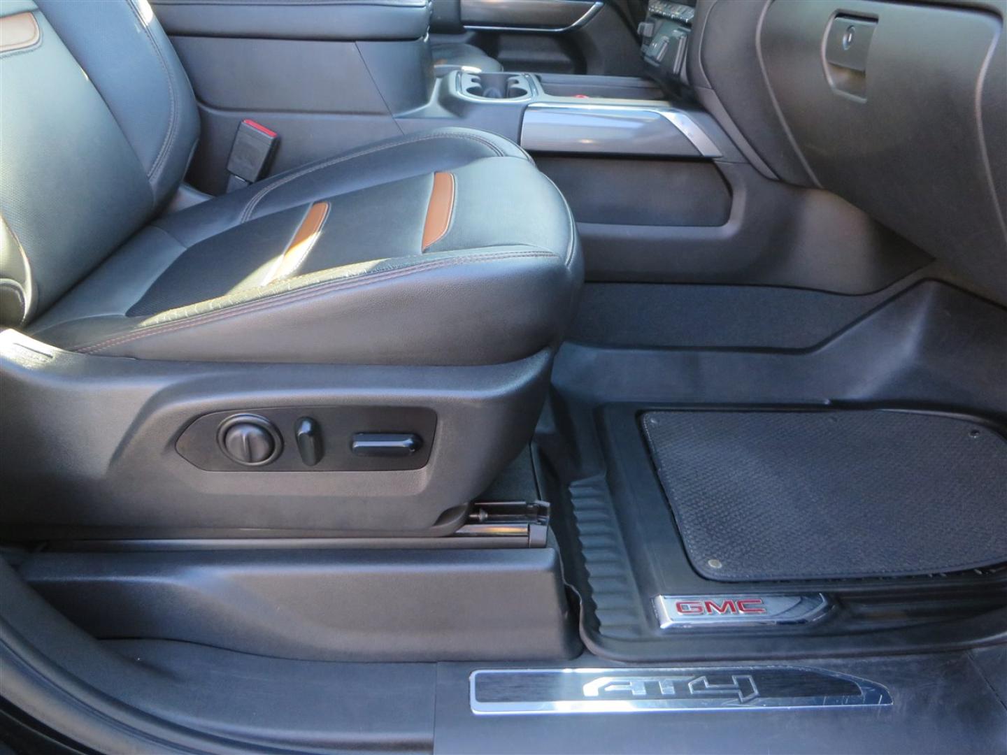 2021 BLACK /BLACK GMC Sierra 2500HD AT4 Crew Cab 4WD (1GT49PEY3MF) with an 6.6L V8 OHV 16 DIESEL engine, 6A transmission, located at 2630 Grass Valley Highway, Auburn, CA, 95603, (530) 508-5100, 38.937893, -121.095482 - Features a RC 7'' suspension system, 37'' Nitto Ridge Grappler tires, 22'' 4 Play wheels, Airlift helper bags with compressor, soft folding tonneau cover, and window tint. - Photo#59