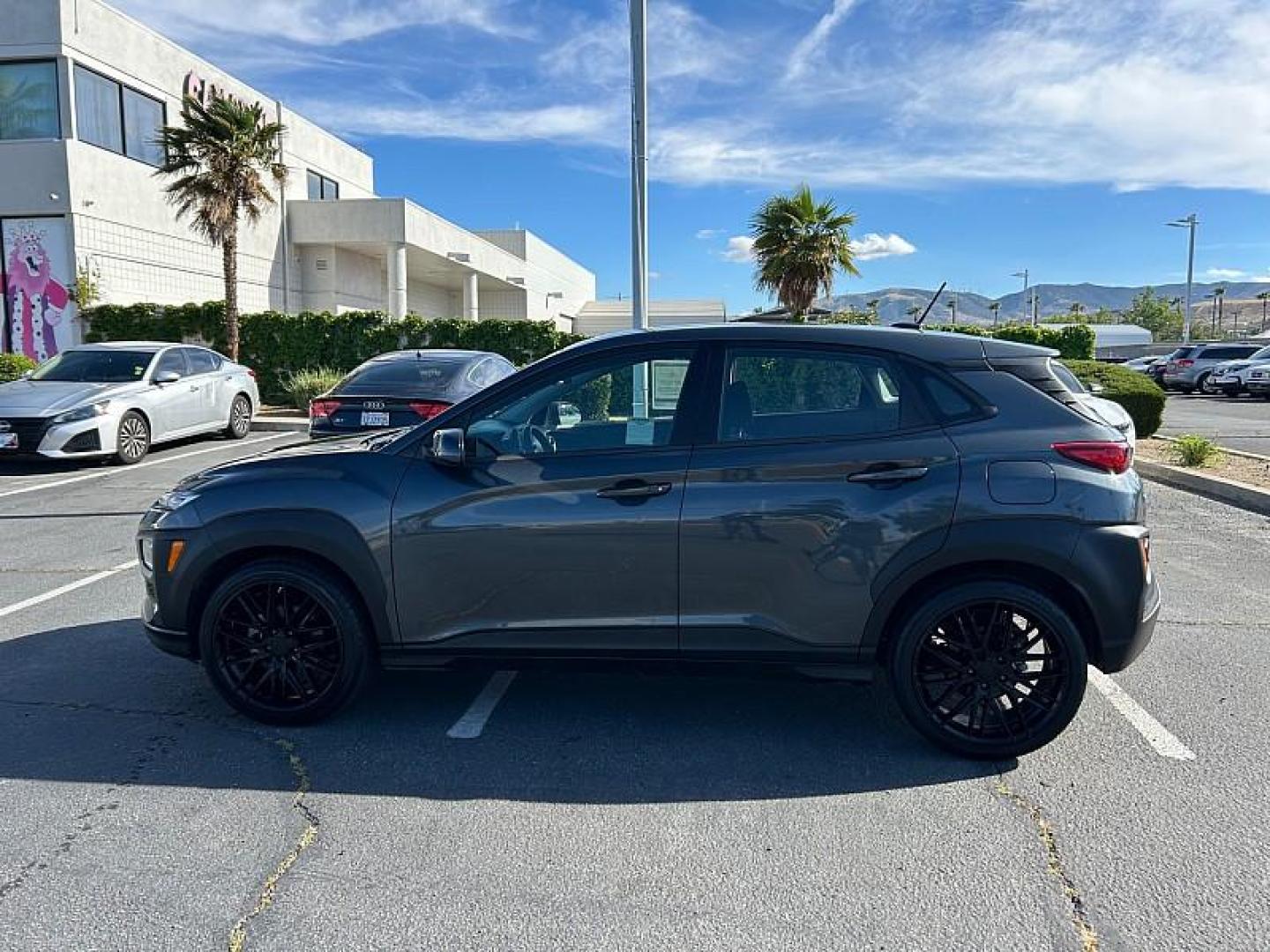 2021 GRAY Hyundai Kona (KM8K12AA7MU) with an 4-Cyl 2.0 Liter engine, Automatic 6-Spd w/Shiftronic transmission, located at 412 Auto Vista Drive, Palmdale, 93551, (661) 945-0620, 34.592636, -118.136681 - Photo#3