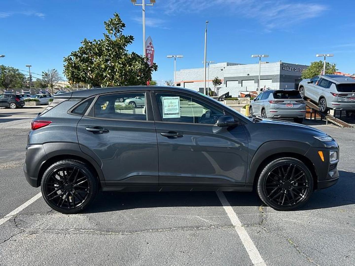 2021 GRAY Hyundai Kona (KM8K12AA7MU) with an 4-Cyl 2.0 Liter engine, Automatic 6-Spd w/Shiftronic transmission, located at 412 Auto Vista Drive, Palmdale, 93551, (661) 945-0620, 34.592636, -118.136681 - Photo#5