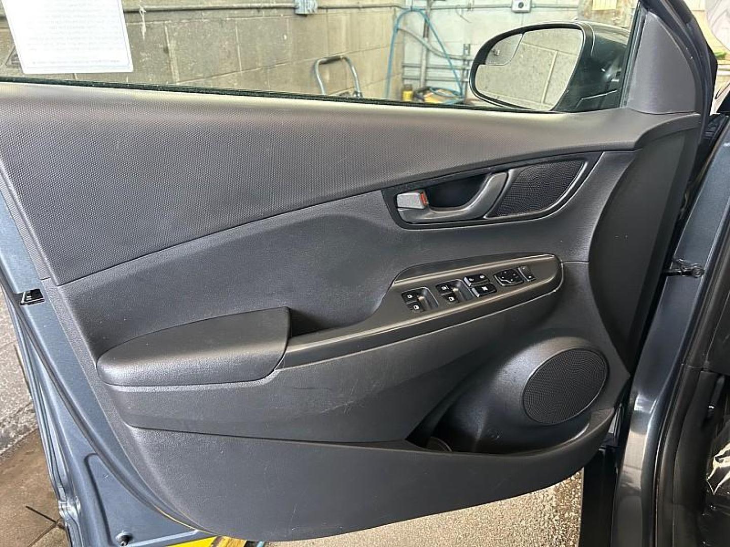 2021 GRAY Hyundai Kona (KM8K12AA7MU) with an 4-Cyl 2.0 Liter engine, Automatic 6-Spd w/Shiftronic transmission, located at 412 Auto Vista Drive, Palmdale, 93551, (661) 945-0620, 34.592636, -118.136681 - Photo#16