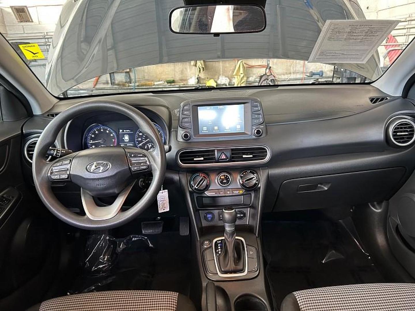 2021 GRAY Hyundai Kona (KM8K12AA7MU) with an 4-Cyl 2.0 Liter engine, Automatic 6-Spd w/Shiftronic transmission, located at 412 Auto Vista Drive, Palmdale, 93551, (661) 945-0620, 34.592636, -118.136681 - Photo#18