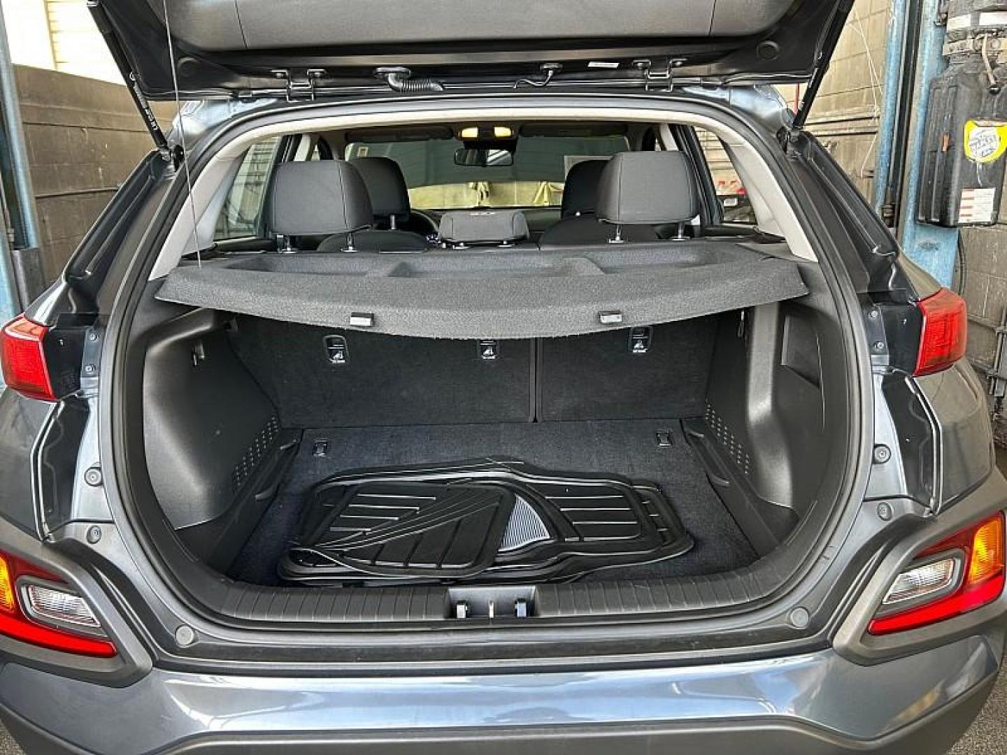 2021 GRAY Hyundai Kona (KM8K12AA7MU) with an 4-Cyl 2.0 Liter engine, Automatic 6-Spd w/Shiftronic transmission, located at 412 Auto Vista Drive, Palmdale, 93551, (661) 945-0620, 34.592636, -118.136681 - Photo#27