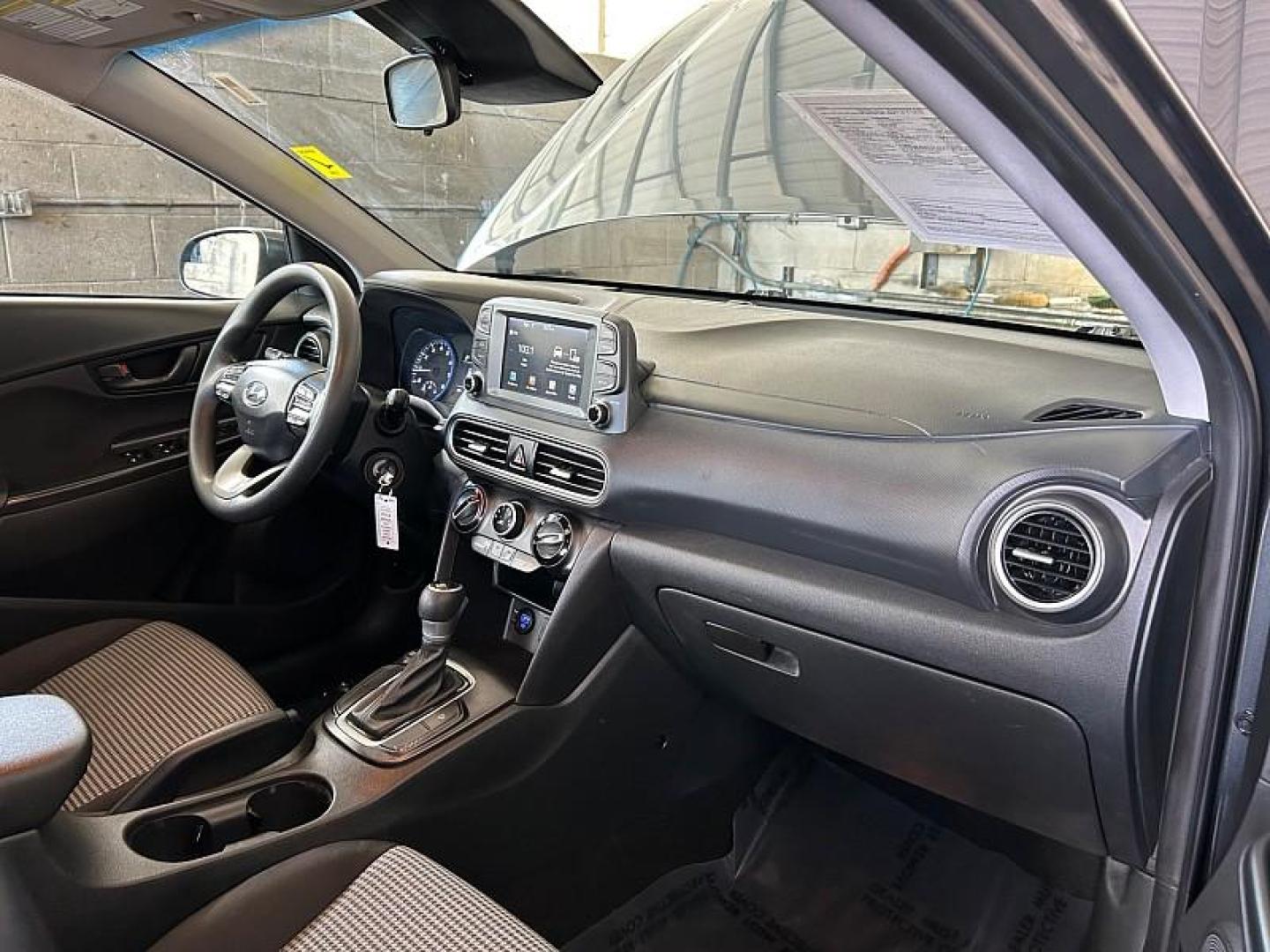 2021 GRAY Hyundai Kona (KM8K12AA7MU) with an 4-Cyl 2.0 Liter engine, Automatic 6-Spd w/Shiftronic transmission, located at 412 Auto Vista Drive, Palmdale, 93551, (661) 945-0620, 34.592636, -118.136681 - Photo#29