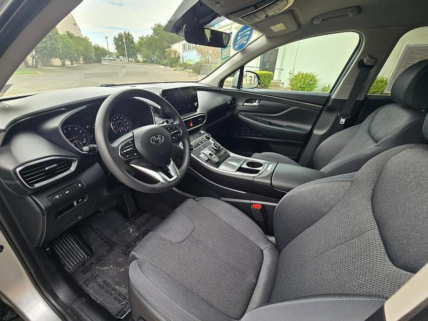 2021 SILVER Hyundai Santa Fe (5NMS2DAJ0MH) with an 4-Cyl 2.5 Liter engine, Automatic 8-Spd transmission, located at 246 E Walker St., Orland, 95963, (530) 865-5800, 39.747589, -122.178398 - Photo#12