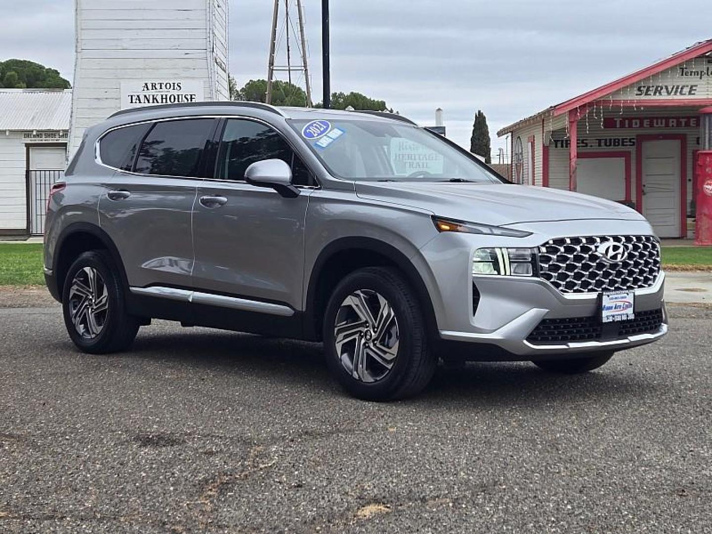 2021 SILVER Hyundai Santa Fe (5NMS2DAJ0MH) with an 4-Cyl 2.5 Liter engine, Automatic 8-Spd transmission, located at 246 E Walker St., Orland, 95963, (530) 865-5800, 39.747589, -122.178398 - Photo#2