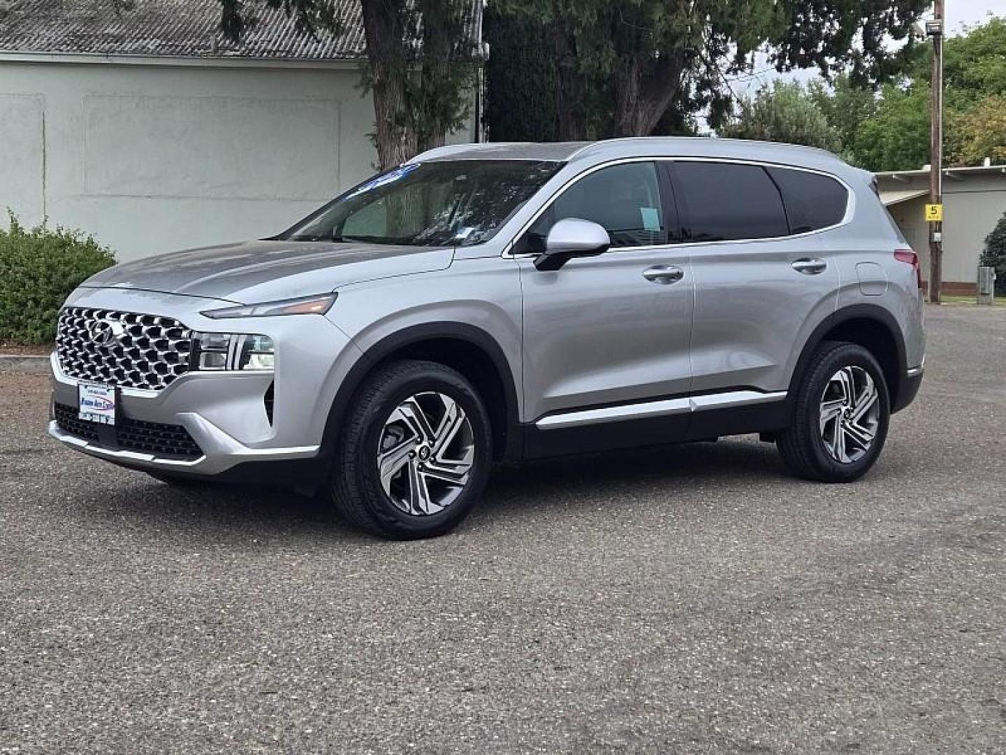 2021 SILVER Hyundai Santa Fe (5NMS2DAJ0MH) with an 4-Cyl 2.5 Liter engine, Automatic 8-Spd transmission, located at 246 E Walker St., Orland, 95963, (530) 865-5800, 39.747589, -122.178398 - Photo#4