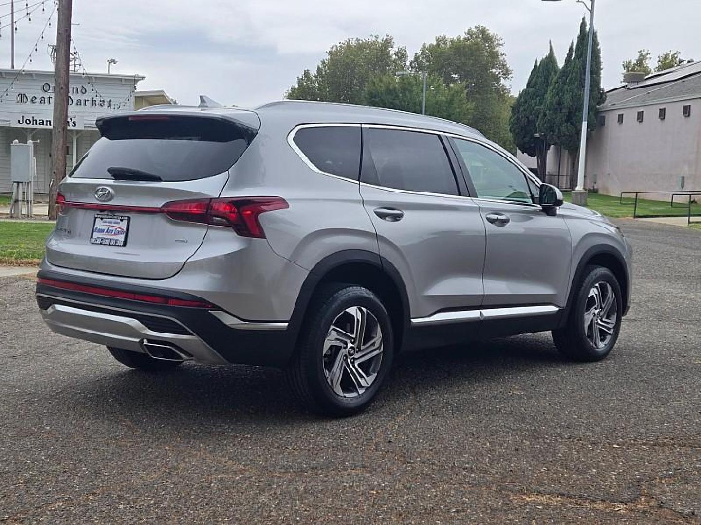 2021 SILVER Hyundai Santa Fe (5NMS2DAJ0MH) with an 4-Cyl 2.5 Liter engine, Automatic 8-Spd transmission, located at 246 E Walker St., Orland, 95963, (530) 865-5800, 39.747589, -122.178398 - Photo#8