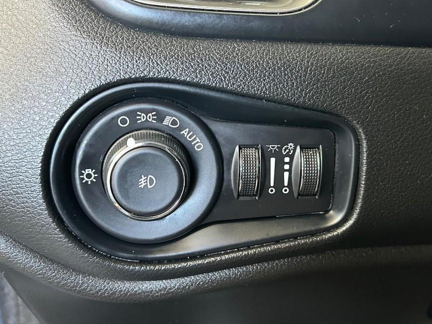 2021 BLUE Jeep Renegade (ZACNJDD14MP) with an 4-Cyl MultiAir Turbo 1.3 Liter engine, Automatic 9-Spd transmission, located at 412 Auto Vista Drive, Palmdale, CA, 93551, (661) 945-0620, 34.592636, -118.136681 - For 44 years, our family-owned and operated business has proudly served the community, becoming one of the largest independent used car and new car dealers in Southern California, thanks to the trust and support of our customers. Recognized as AV and rsquo;s Best Used Car Dealer for 25 years (1998-2 - Photo#6