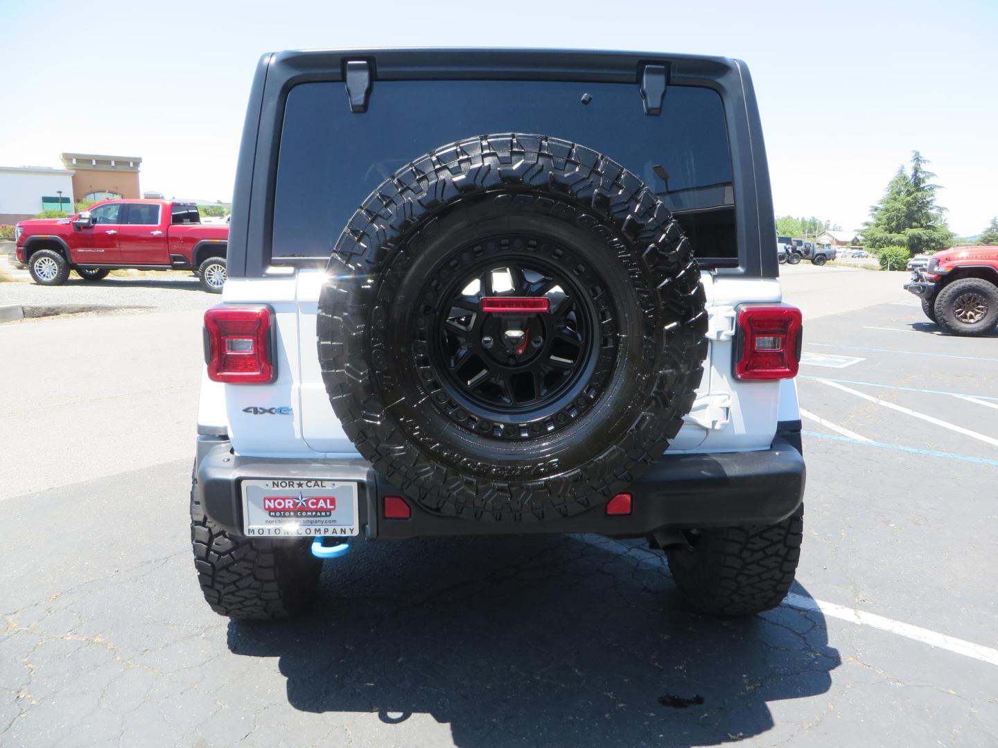 2021 White /Black Jeep Wrangler Unlimited Rubicon 4XE (1C4JJXR64MW) with an 2.0L L4 DOHC 16V HYBRID engine, 8A transmission, located at 2630 Grass Valley Highway, Auburn, CA, 95603, (530) 508-5100, 38.937893, -121.095482 - Mopar lifted JL with 17" Black Rhino Kelso wheels, 37" Toyo RT Trail tires, and a Teraflex HD tire relocation. - Photo#5