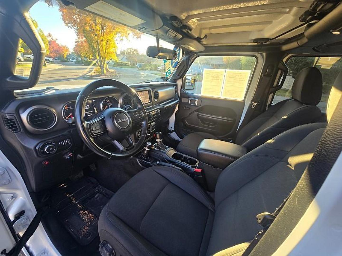 2021 WHITE Jeep Wrangler Unlimited (1C4HJXDN7MW) with an 4-Cyl Turbo 2.0 Liter engine, located at 246 E Walker St., Orland, 95963, (530) 865-5800, 39.747589, -122.178398 - Photo#11