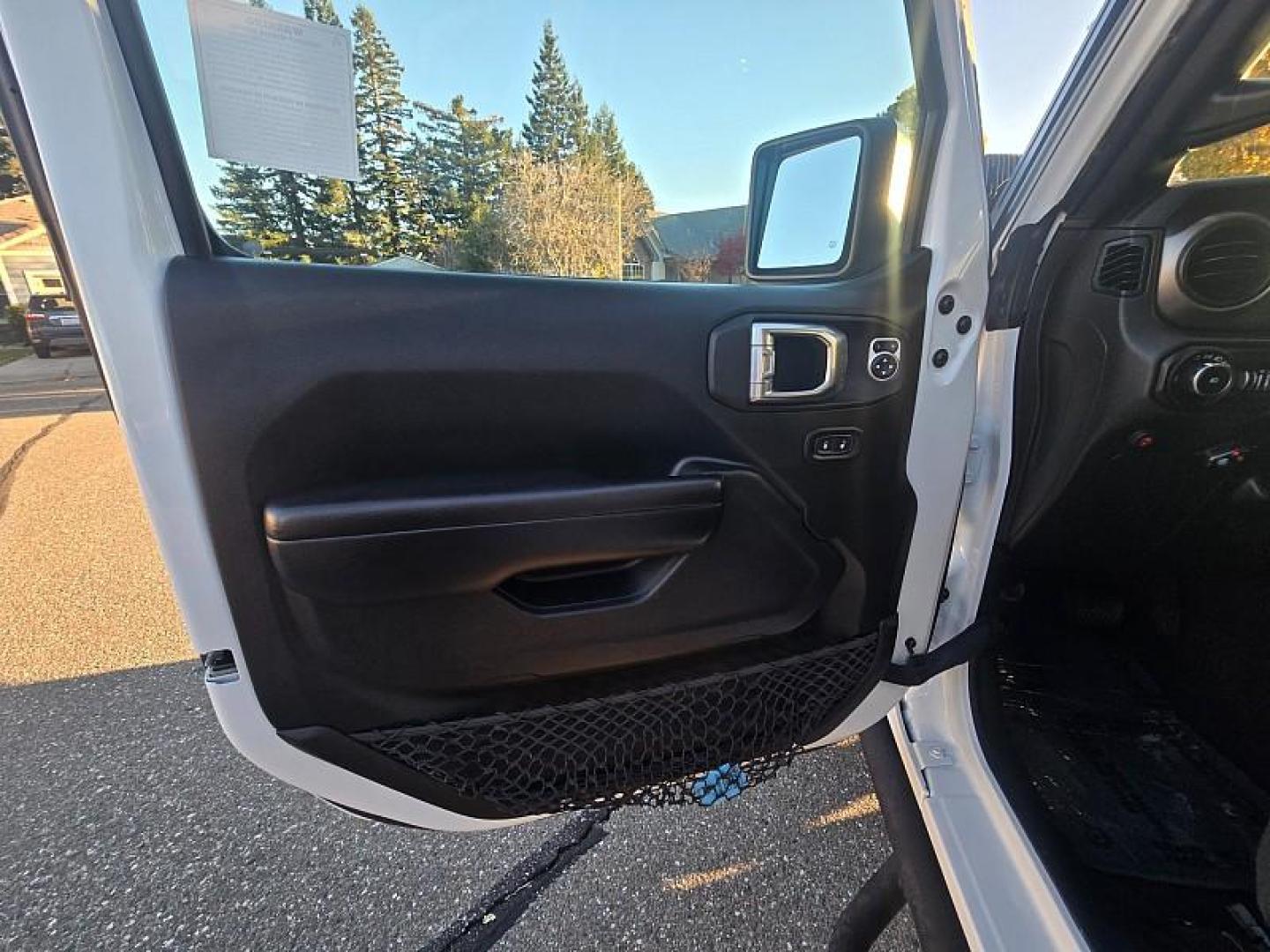 2021 WHITE Jeep Wrangler Unlimited (1C4HJXDN7MW) with an 4-Cyl Turbo 2.0 Liter engine, located at 246 E Walker St., Orland, 95963, (530) 865-5800, 39.747589, -122.178398 - Photo#12