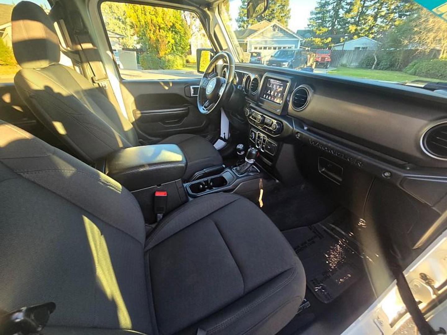 2021 WHITE Jeep Wrangler Unlimited (1C4HJXDN7MW) with an 4-Cyl Turbo 2.0 Liter engine, located at 246 E Walker St., Orland, 95963, (530) 865-5800, 39.747589, -122.178398 - Photo#16