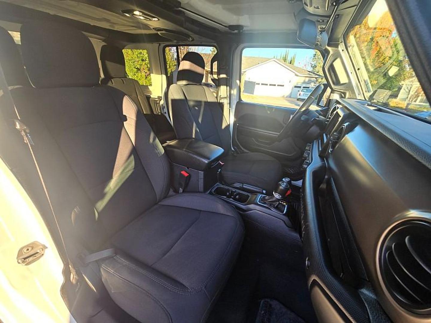 2021 WHITE Jeep Wrangler Unlimited (1C4HJXDN7MW) with an 4-Cyl Turbo 2.0 Liter engine, located at 246 E Walker St., Orland, 95963, (530) 865-5800, 39.747589, -122.178398 - Photo#18