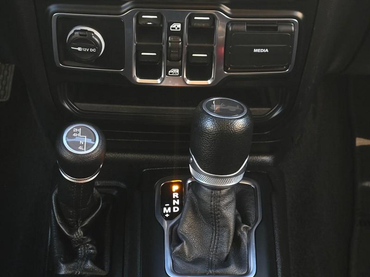 2021 WHITE Jeep Wrangler Unlimited (1C4HJXDN7MW) with an 4-Cyl Turbo 2.0 Liter engine, located at 246 E Walker St., Orland, 95963, (530) 865-5800, 39.747589, -122.178398 - Photo#25