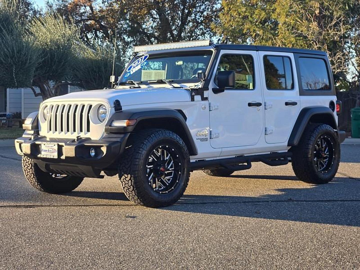 2021 WHITE Jeep Wrangler Unlimited (1C4HJXDN7MW) with an 4-Cyl Turbo 2.0 Liter engine, located at 246 E Walker St., Orland, 95963, (530) 865-5800, 39.747589, -122.178398 - Photo#3