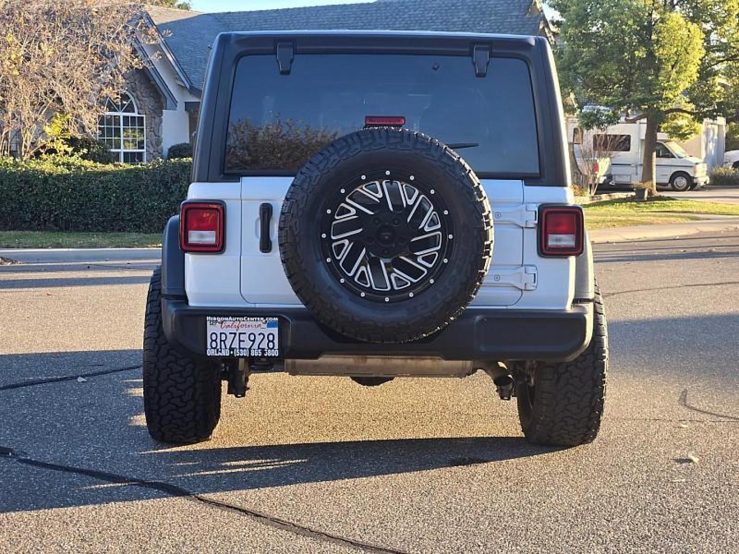 2021 WHITE Jeep Wrangler Unlimited (1C4HJXDN7MW) with an 4-Cyl Turbo 2.0 Liter engine, located at 246 E Walker St., Orland, 95963, (530) 865-5800, 39.747589, -122.178398 - Photo#6