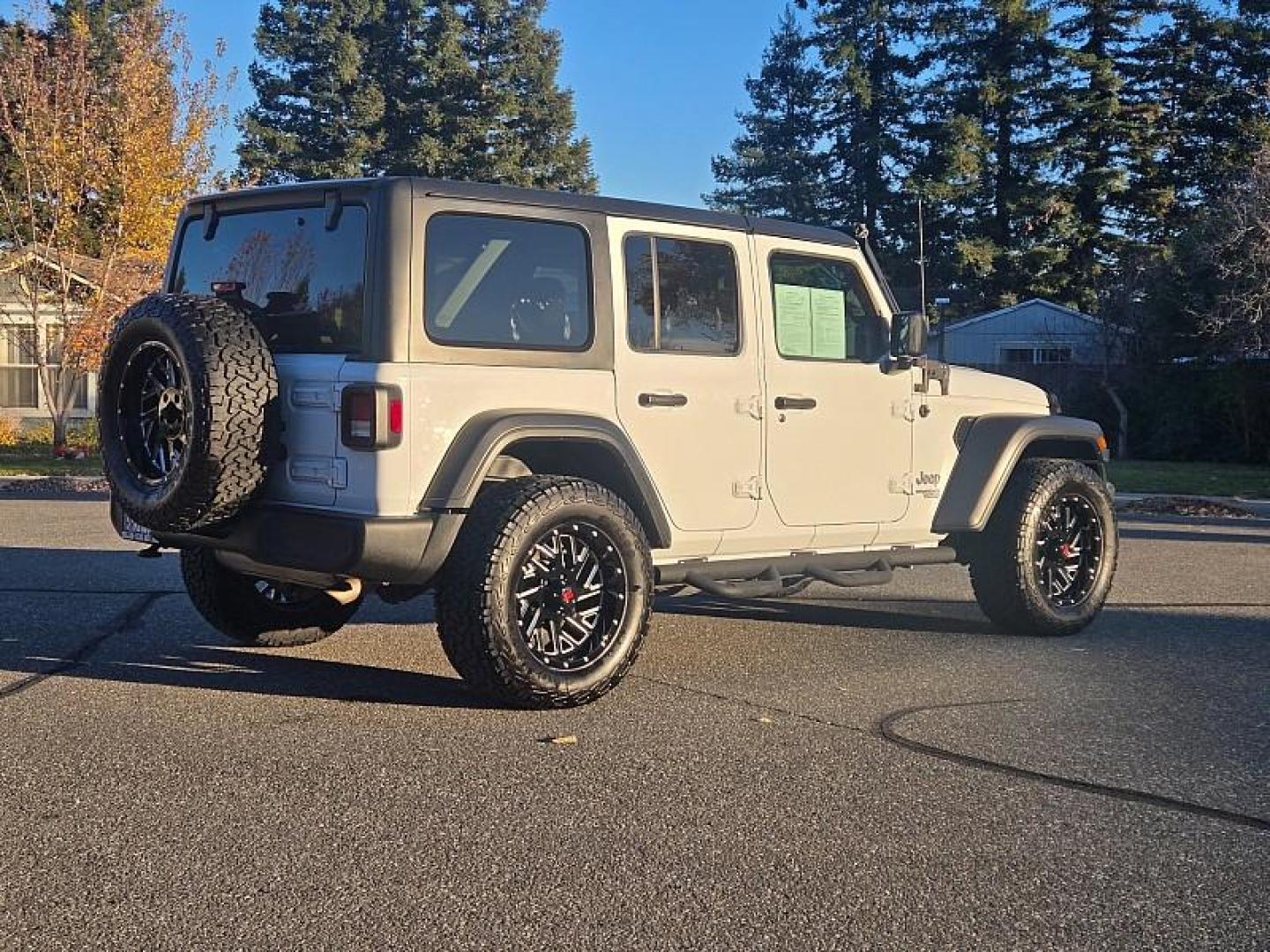 2021 WHITE Jeep Wrangler Unlimited (1C4HJXDN7MW) with an 4-Cyl Turbo 2.0 Liter engine, located at 246 E Walker St., Orland, 95963, (530) 865-5800, 39.747589, -122.178398 - Photo#7