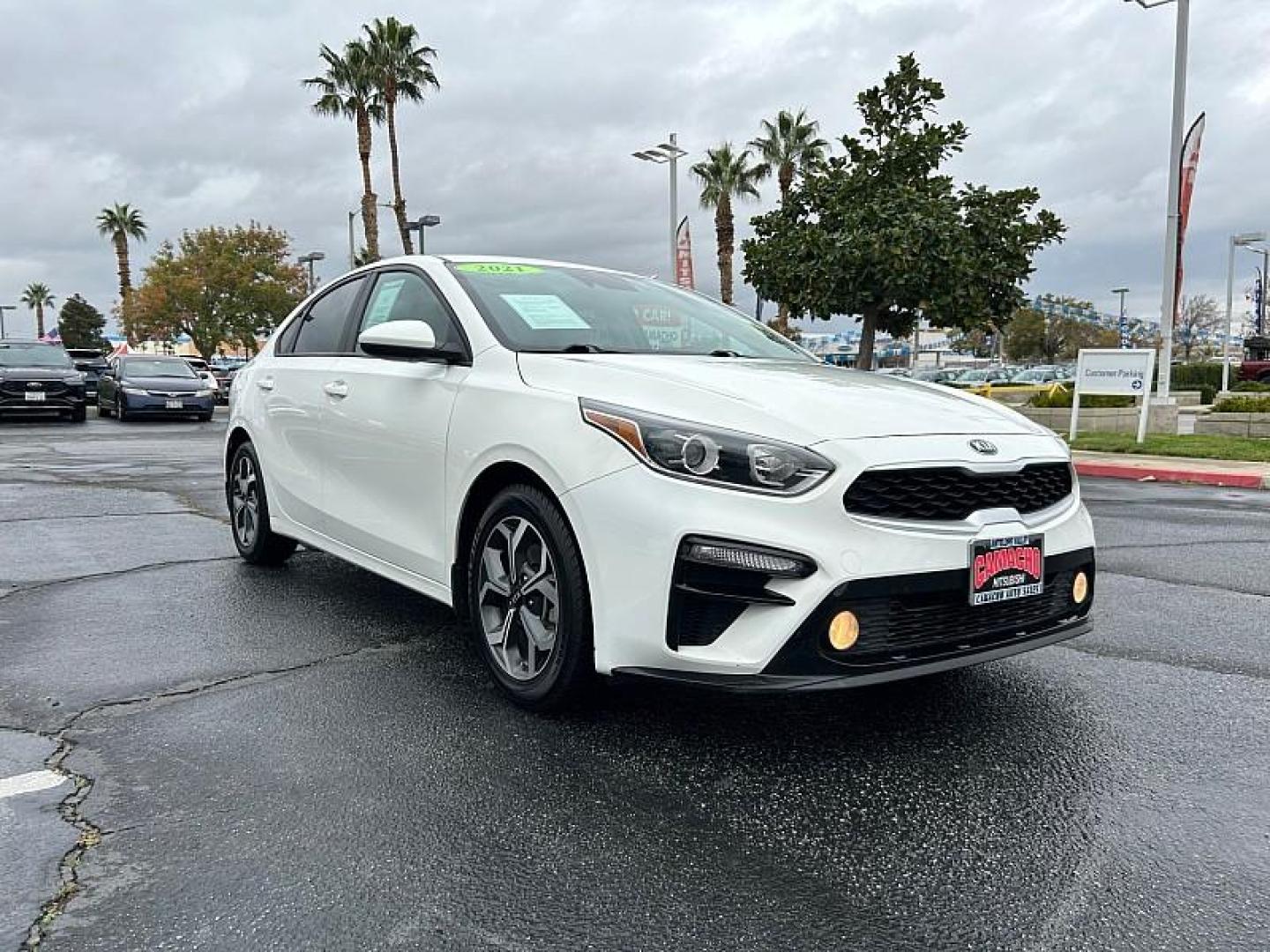 2021 WHITE Kia Forte (3KPF24AD1ME) with an 4-Cyl 2.0 Liter engine, Automatic IVT transmission, located at 412 Auto Vista Drive, Palmdale, 93551, (661) 945-0620, 34.592636, -118.136681 - Photo#0