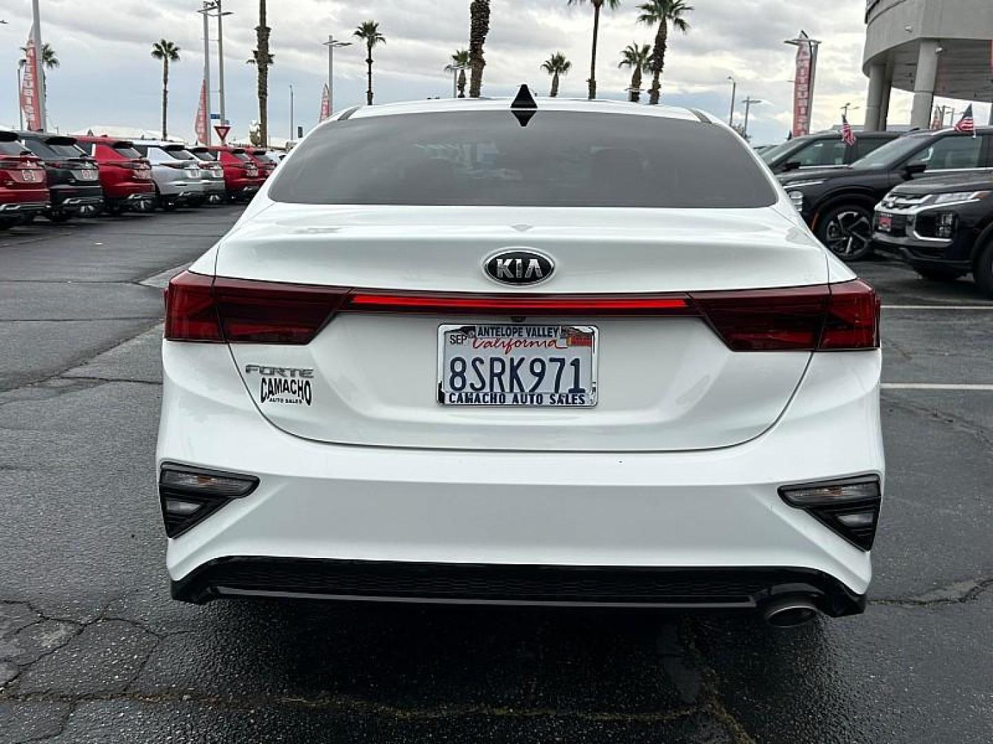 2021 WHITE Kia Forte (3KPF24AD1ME) with an 4-Cyl 2.0 Liter engine, Automatic IVT transmission, located at 412 Auto Vista Drive, Palmdale, 93551, (661) 945-0620, 34.592636, -118.136681 - Photo#3