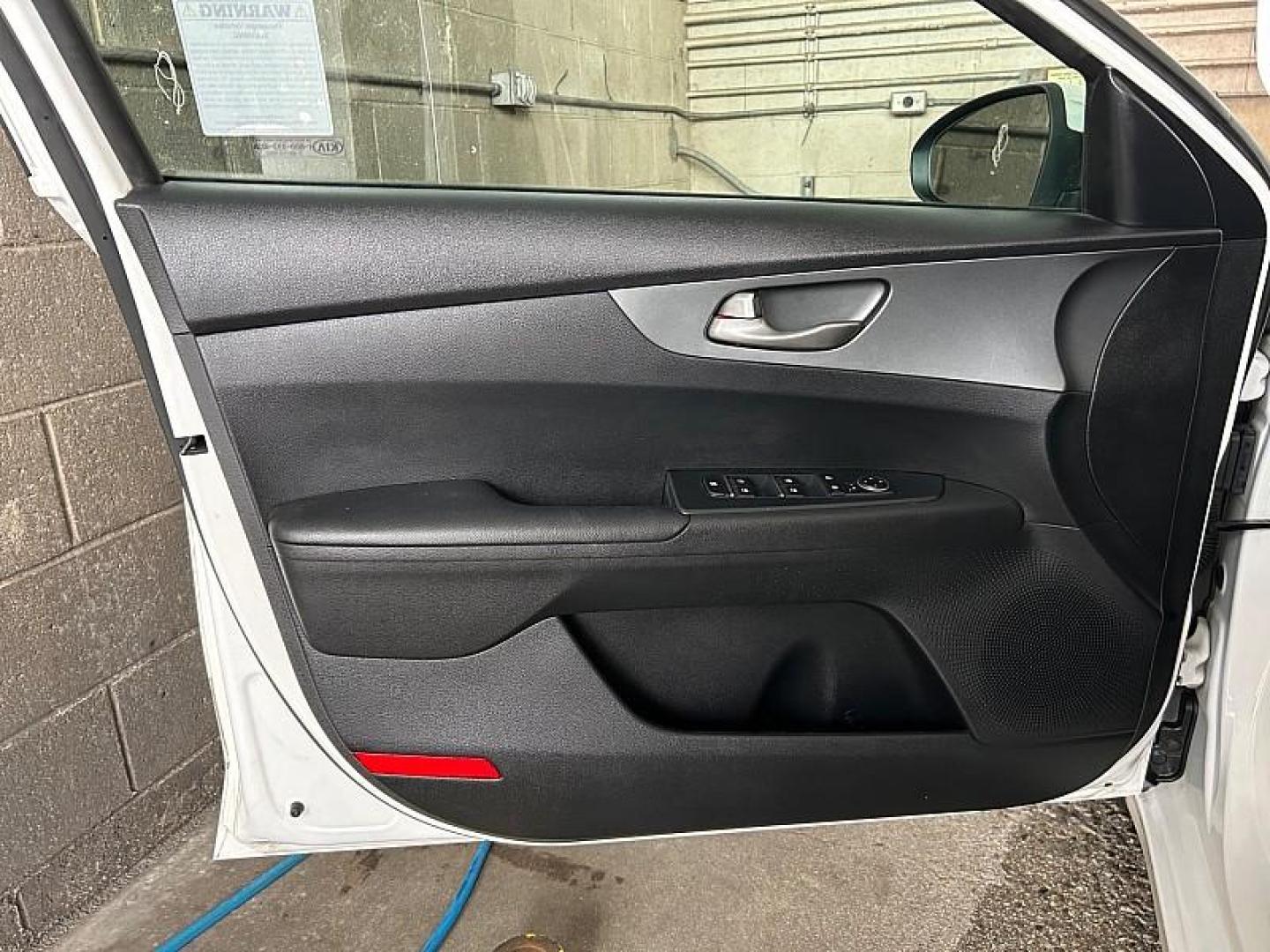 2021 WHITE Kia Forte (3KPF24AD1ME) with an 4-Cyl 2.0 Liter engine, Automatic IVT transmission, located at 412 Auto Vista Drive, Palmdale, 93551, (661) 945-0620, 34.592636, -118.136681 - Photo#8