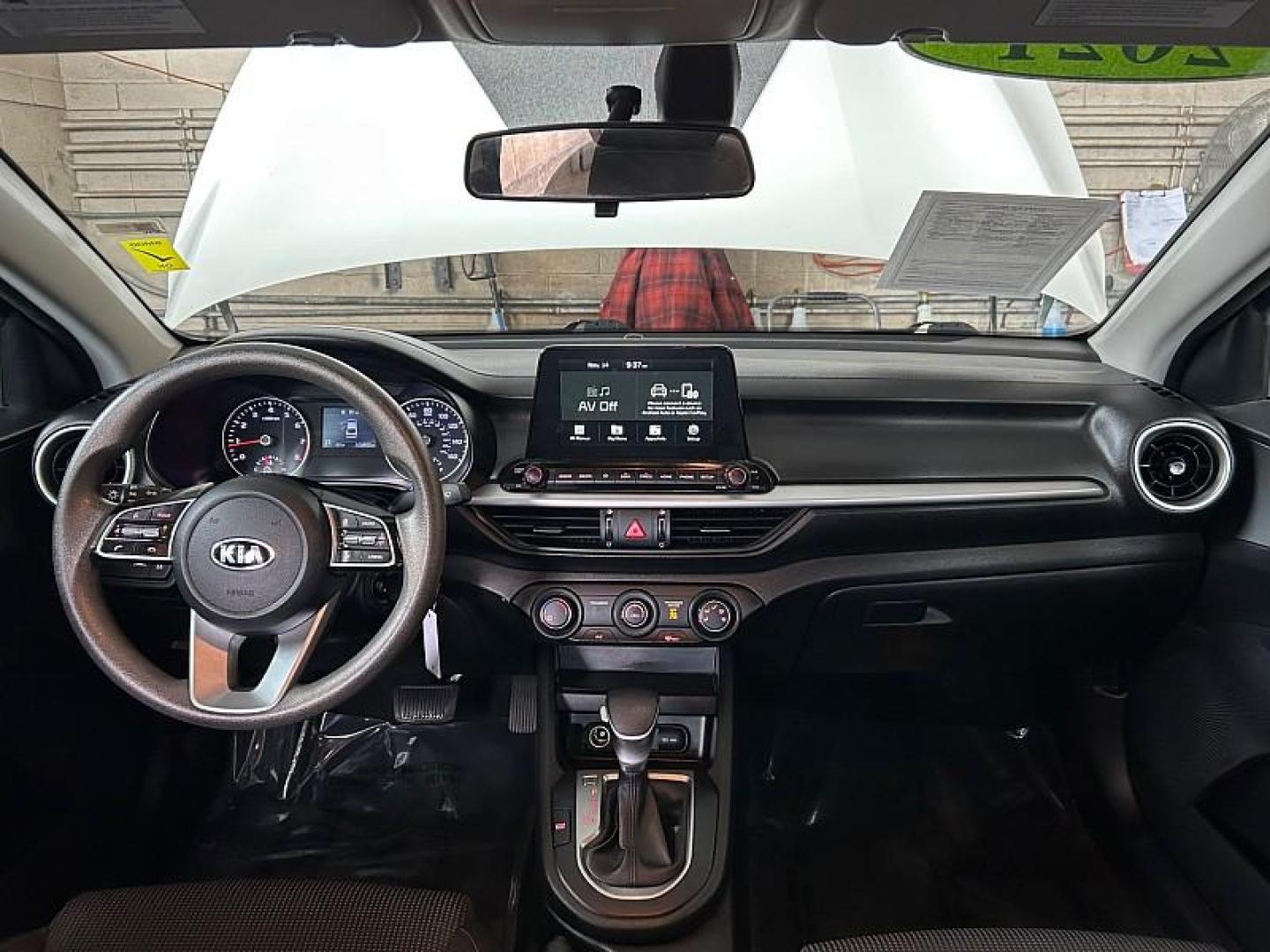 2021 WHITE Kia Forte (3KPF24AD1ME) with an 4-Cyl 2.0 Liter engine, Automatic IVT transmission, located at 412 Auto Vista Drive, Palmdale, 93551, (661) 945-0620, 34.592636, -118.136681 - Photo#14