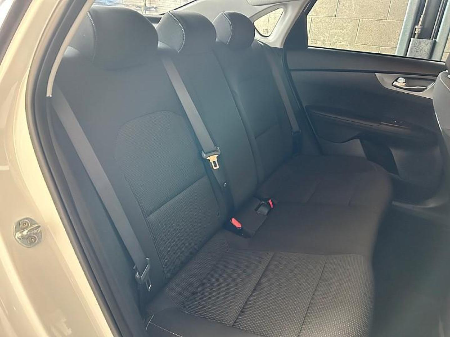 2021 WHITE Kia Forte (3KPF24AD1ME) with an 4-Cyl 2.0 Liter engine, Automatic IVT transmission, located at 412 Auto Vista Drive, Palmdale, 93551, (661) 945-0620, 34.592636, -118.136681 - Photo#15