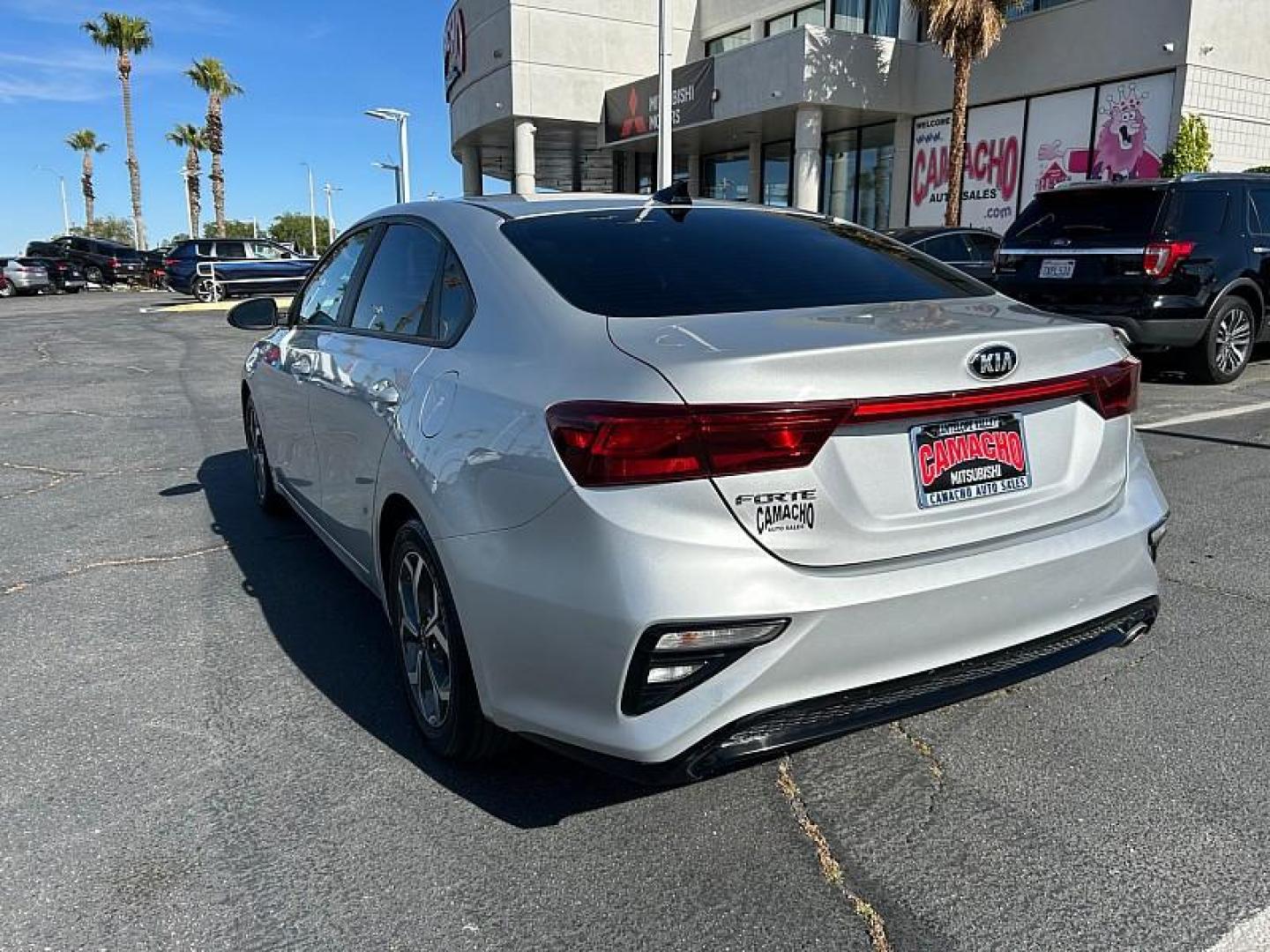 2021 GRAY Kia Forte (3KPF24AD5ME) with an 4-Cyl 2.0 Liter engine, Automatic IVT transmission, located at 412 Auto Vista Drive, Palmdale, 93551, (661) 945-0620, 34.592636, -118.136681- Photo#5