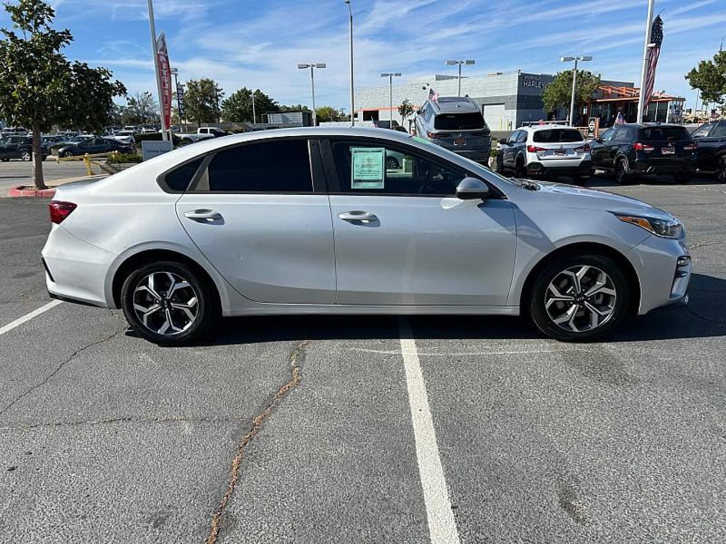 2021 GRAY Kia Forte (3KPF24AD5ME) with an 4-Cyl 2.0 Liter engine, Automatic IVT transmission, located at 412 Auto Vista Drive, Palmdale, 93551, (661) 945-0620, 34.592636, -118.136681- Photo#8