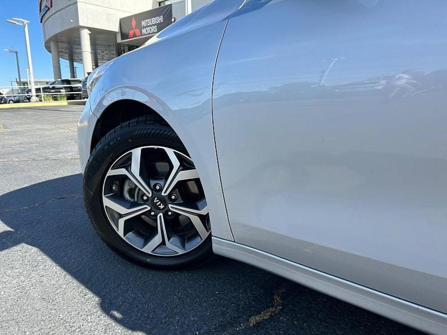 2021 GRAY Kia Forte (3KPF24AD5ME) with an 4-Cyl 2.0 Liter engine, Automatic IVT transmission, located at 412 Auto Vista Drive, Palmdale, 93551, (661) 945-0620, 34.592636, -118.136681- Photo#11