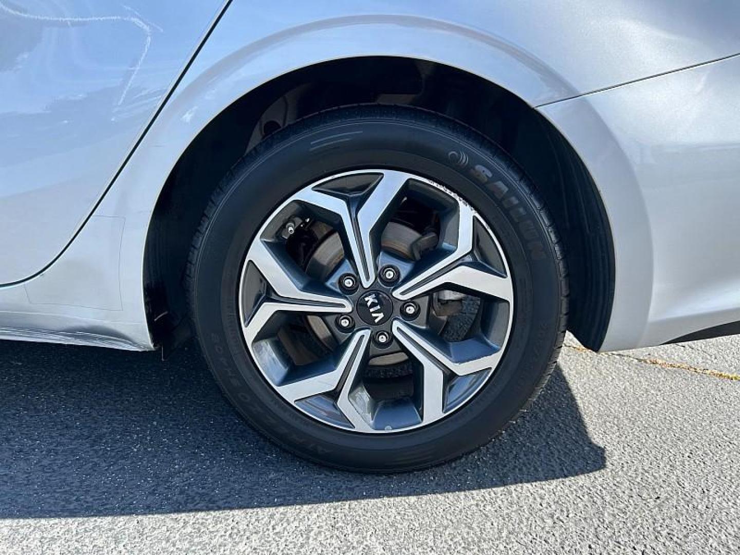2021 GRAY Kia Forte (3KPF24AD5ME) with an 4-Cyl 2.0 Liter engine, Automatic IVT transmission, located at 412 Auto Vista Drive, Palmdale, 93551, (661) 945-0620, 34.592636, -118.136681- Photo#14