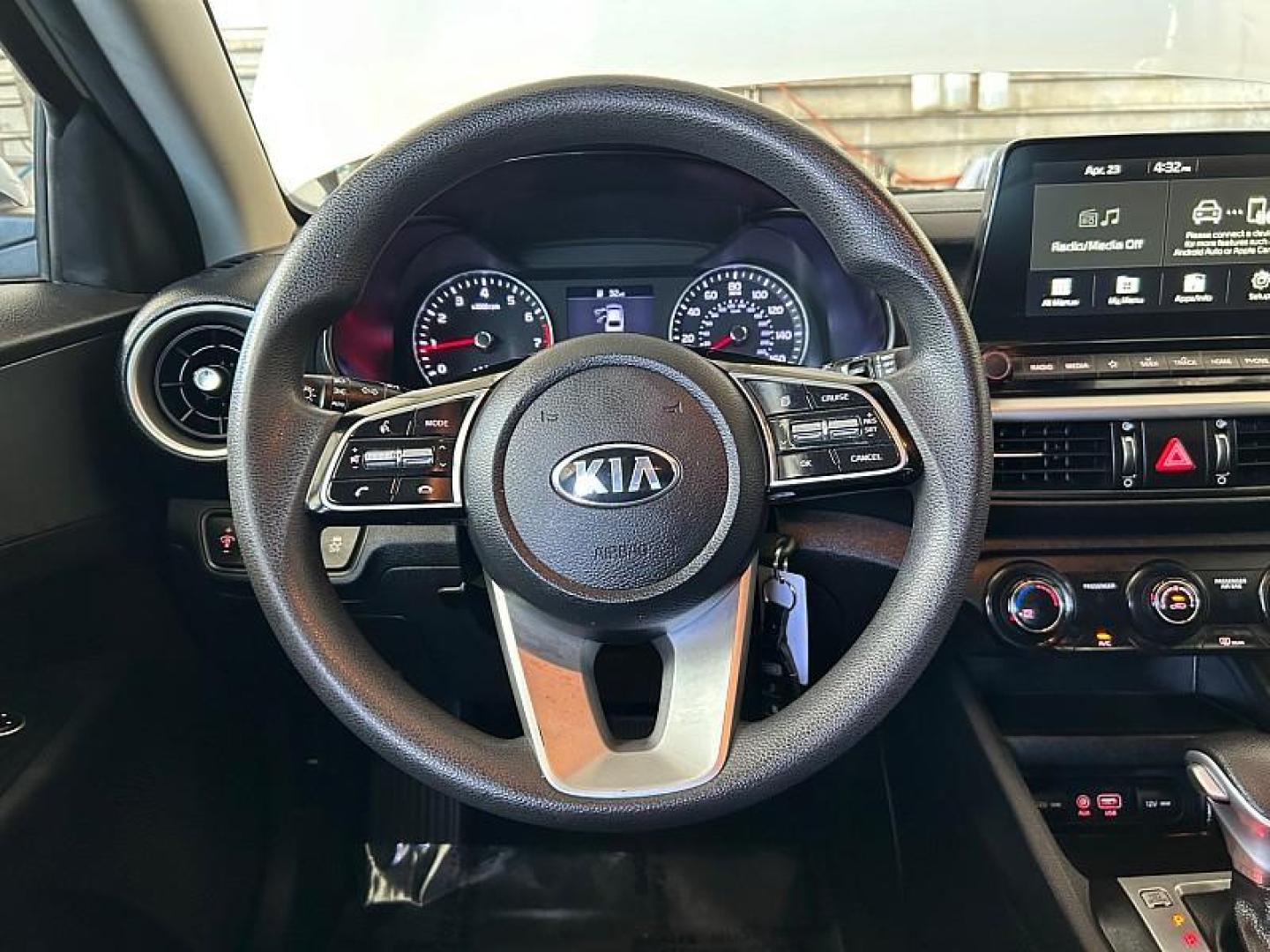 2021 GRAY Kia Forte (3KPF24AD5ME) with an 4-Cyl 2.0 Liter engine, Automatic IVT transmission, located at 412 Auto Vista Drive, Palmdale, 93551, (661) 945-0620, 34.592636, -118.136681- Photo#20