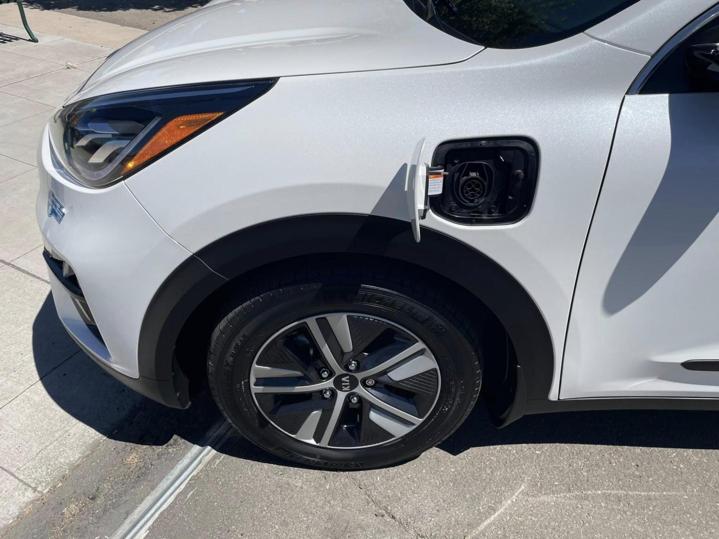 2021 Kia Niro Plug In Hybrid EX Premium (KNDCC3LDXM5) , 6A transmission, located at 744 E Miner Ave, Stockton, CA, 95202, (209) 944-5770, 37.956863, -121.282082 - PLUS TAXES AND FEES NO CHARGER AVAILABLE - Photo#4
