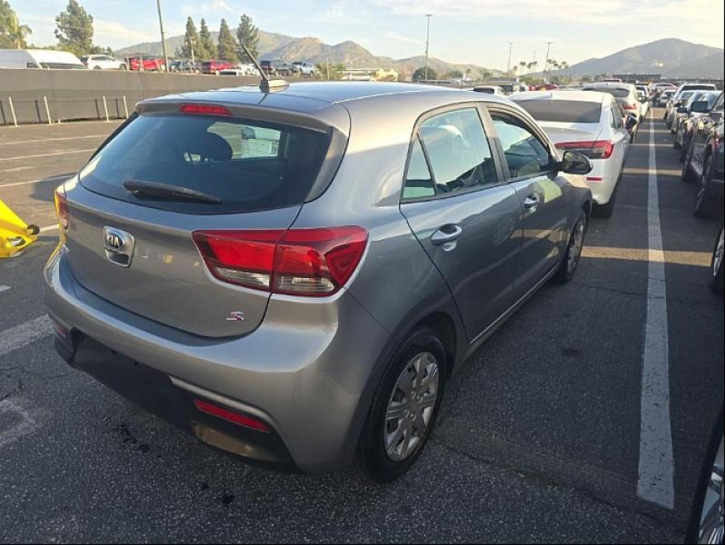 2021 GRAY Kia Rio 5-Door (3KPA25AD1ME) with an 4-Cyl 1.6 Liter engine, Automatic IVT transmission, located at 412 Auto Vista Drive, Palmdale, 93551, (661) 945-0620, 34.592636, -118.136681- Photo#2