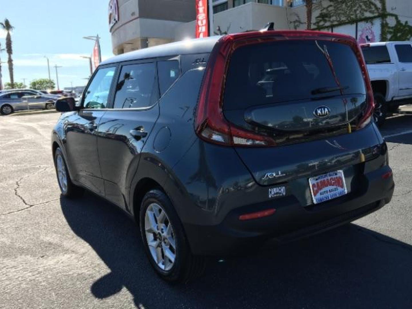 2021 Kia Soul (KNDJ23AU2M7) with an 4-Cyl 2.0 Liter engine, Automatic i-VT transmission, located at 412 Auto Vista Drive, Palmdale, 93551, (661) 945-0620, 34.592636, -118.136681 - Photo#5