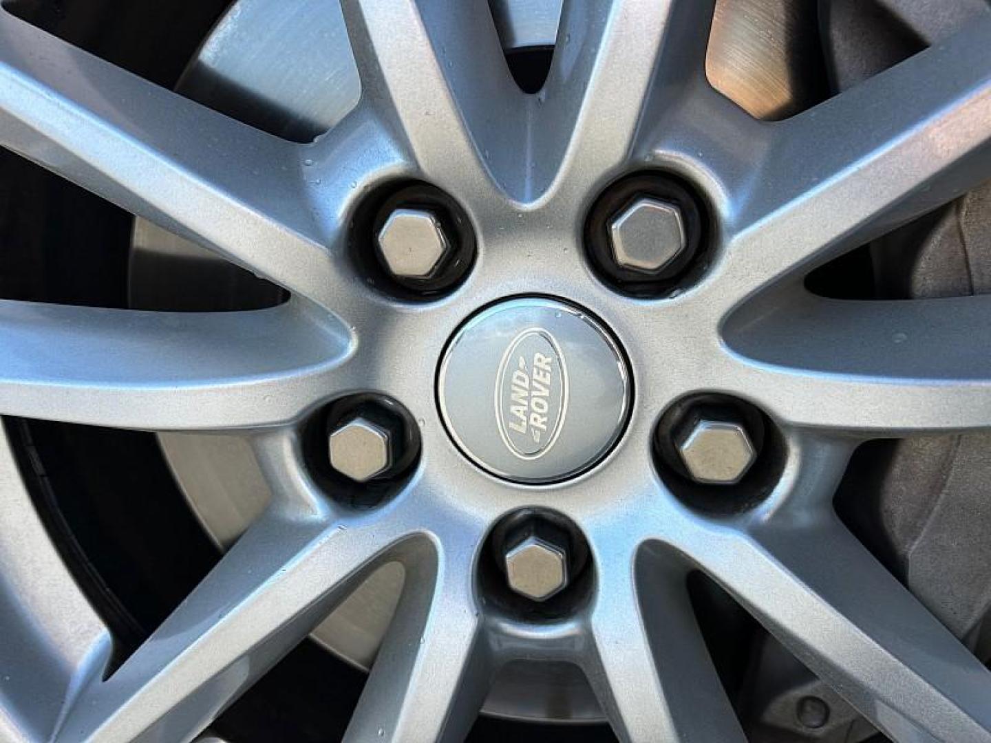 2021 WHITE Land Rover Range Rover Sport (SALWG2SU0MA) with an 6-Cyl Turbo 3.0 Liter engine, Automatic 8-Spd w/CommandShift 2 transmission, located at 412 Auto Vista Drive, Palmdale, 93551, (661) 945-0620, 34.592636, -118.136681 - Photo#12