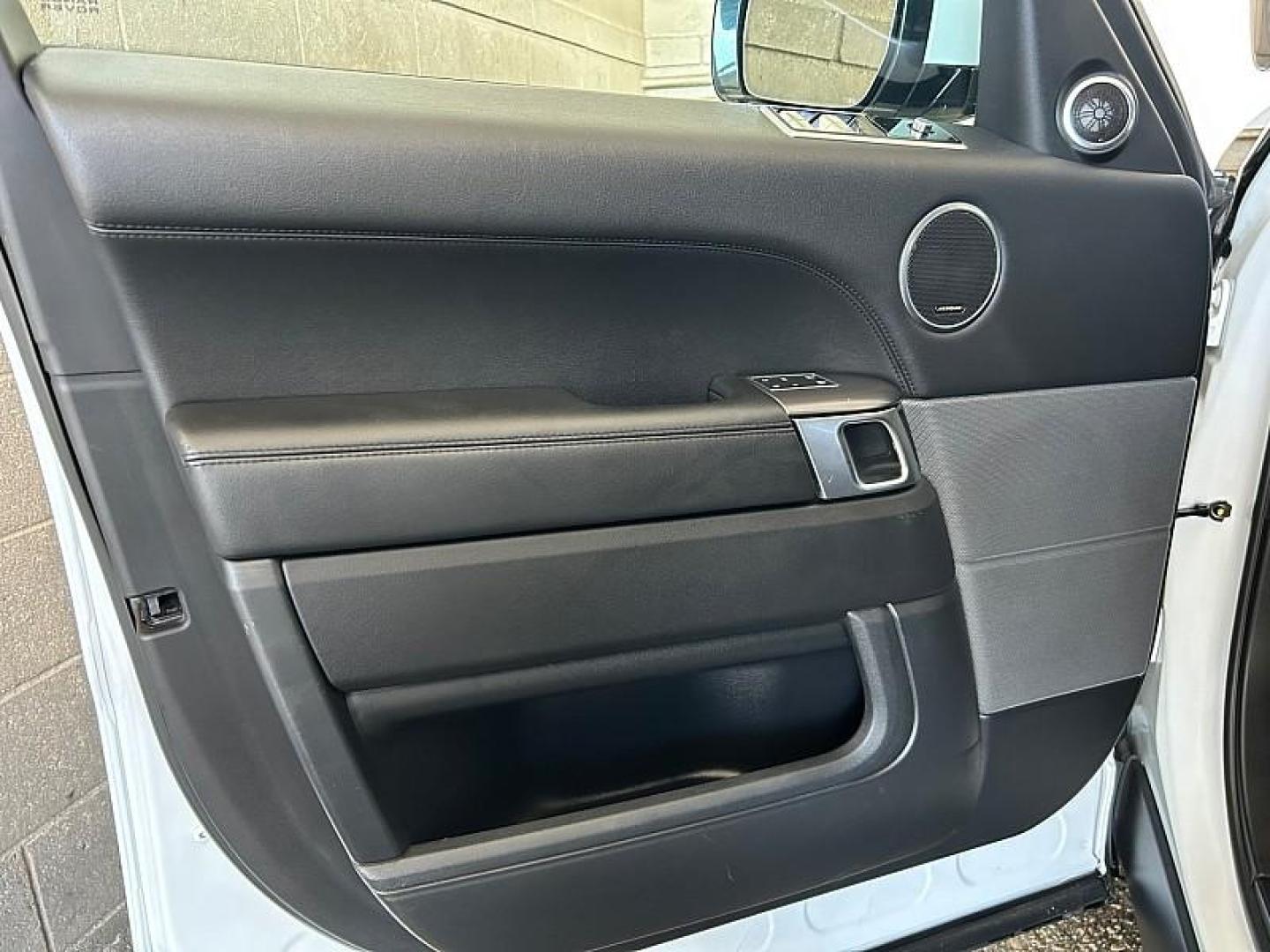2021 WHITE Land Rover Range Rover Sport (SALWG2SU0MA) with an 6-Cyl Turbo 3.0 Liter engine, Automatic 8-Spd w/CommandShift 2 transmission, located at 412 Auto Vista Drive, Palmdale, 93551, (661) 945-0620, 34.592636, -118.136681 - Photo#16