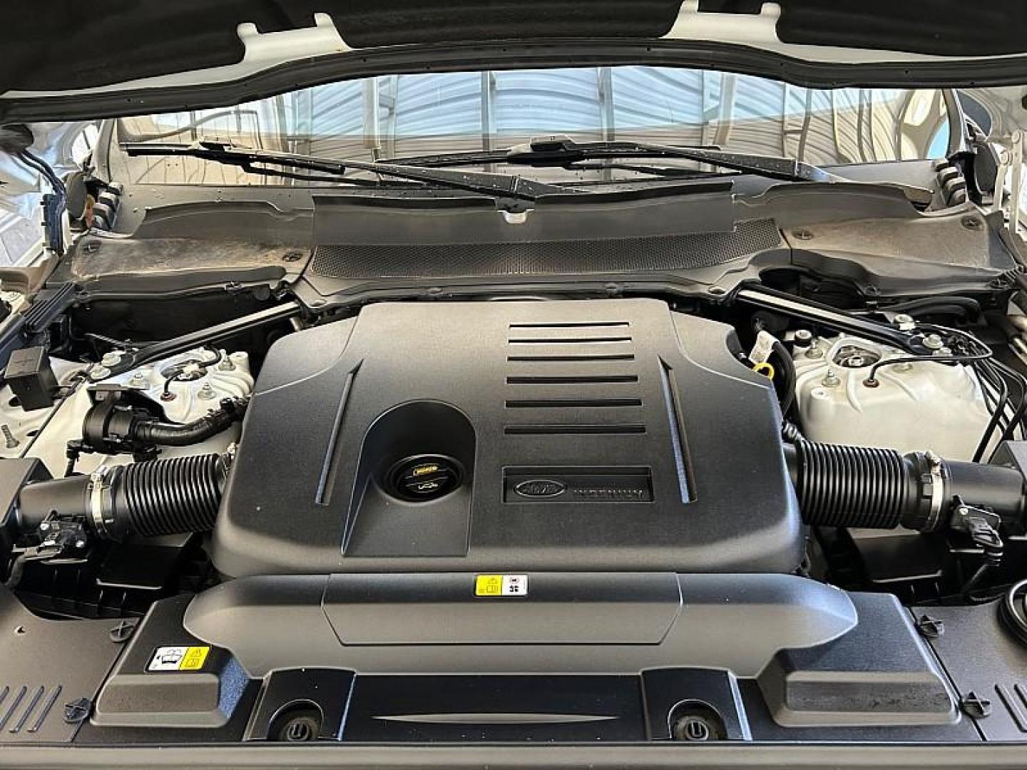 2021 WHITE Land Rover Range Rover Sport (SALWG2SU0MA) with an 6-Cyl Turbo 3.0 Liter engine, Automatic 8-Spd w/CommandShift 2 transmission, located at 412 Auto Vista Drive, Palmdale, 93551, (661) 945-0620, 34.592636, -118.136681 - Photo#28