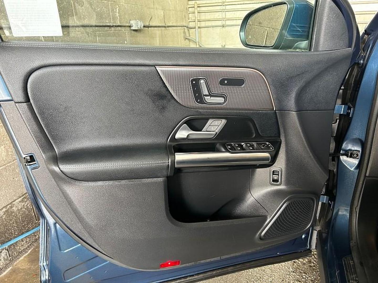 2021 BLUE Mercedes-Benz GLA (W1N4N4GB6MJ) with an 4-Cyl Turbo 2.0 Liter engine, Automatic 8-Spd DCT transmission, located at 412 Auto Vista Drive, Palmdale, 93551, (661) 945-0620, 34.592636, -118.136681 - Photo#16